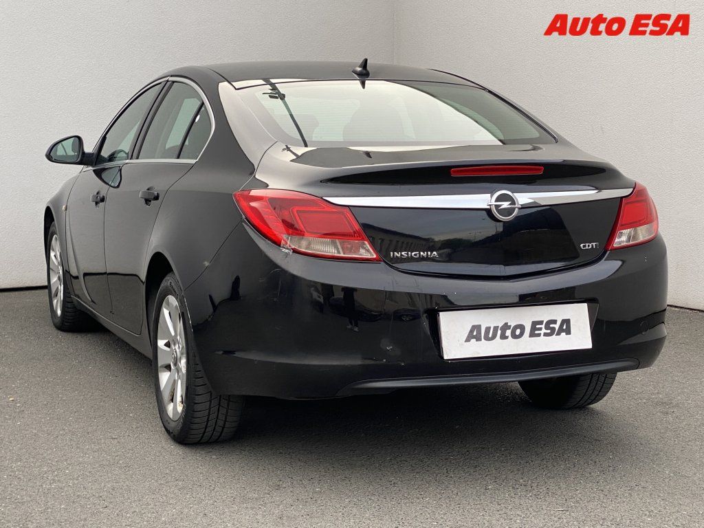 Opel Insignia, 2.0 D - fotka 6