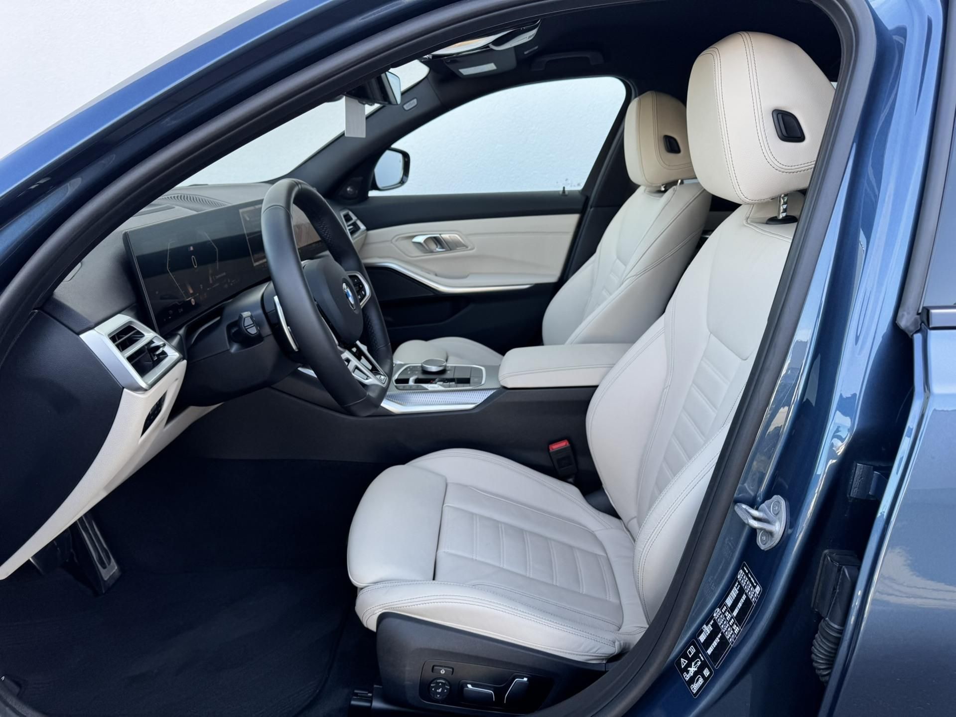 BMW Řada 3, 320d xDrive Touring Tažné 360 - fotka 6