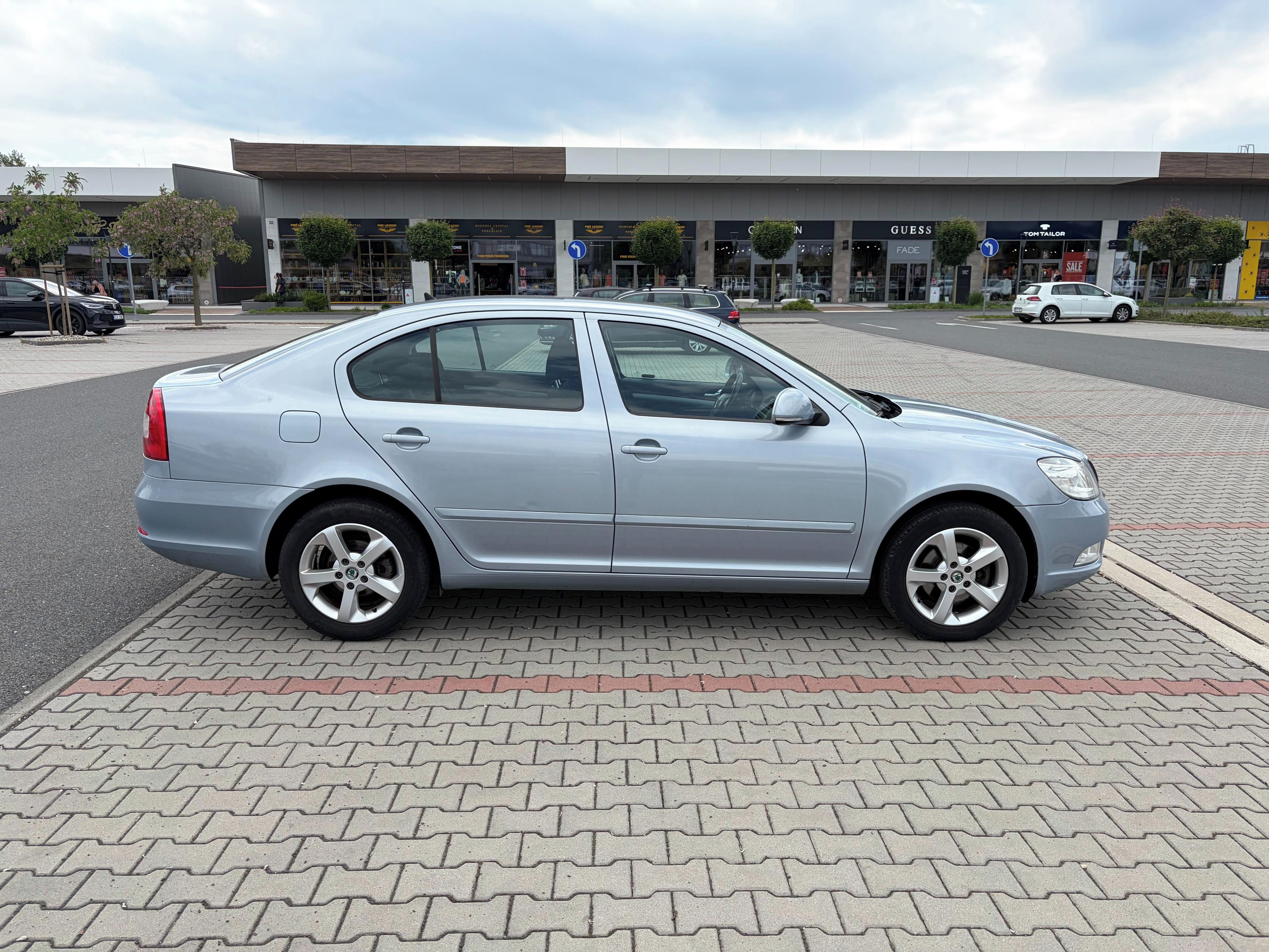 Škoda Octavia, II 1.6 TDi 77kw DSG ČR - fotka 2