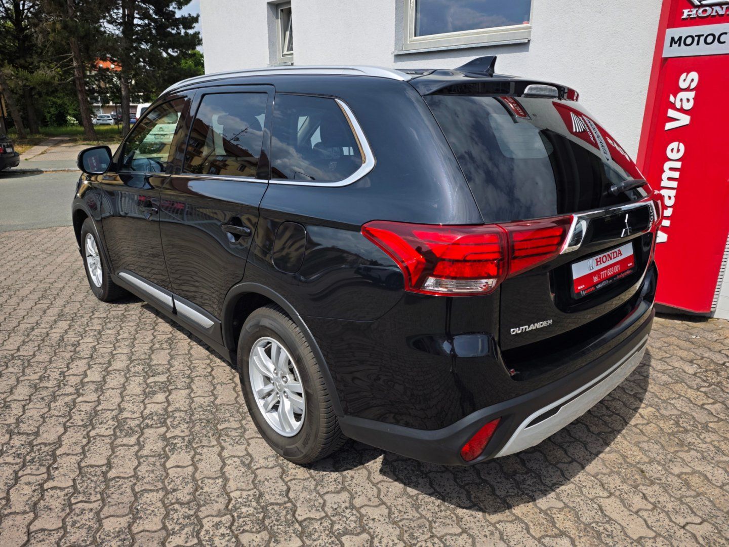 Mitsubishi Outlander, 2.0 Mivec Diamant 2WD Kamera - fotka 4