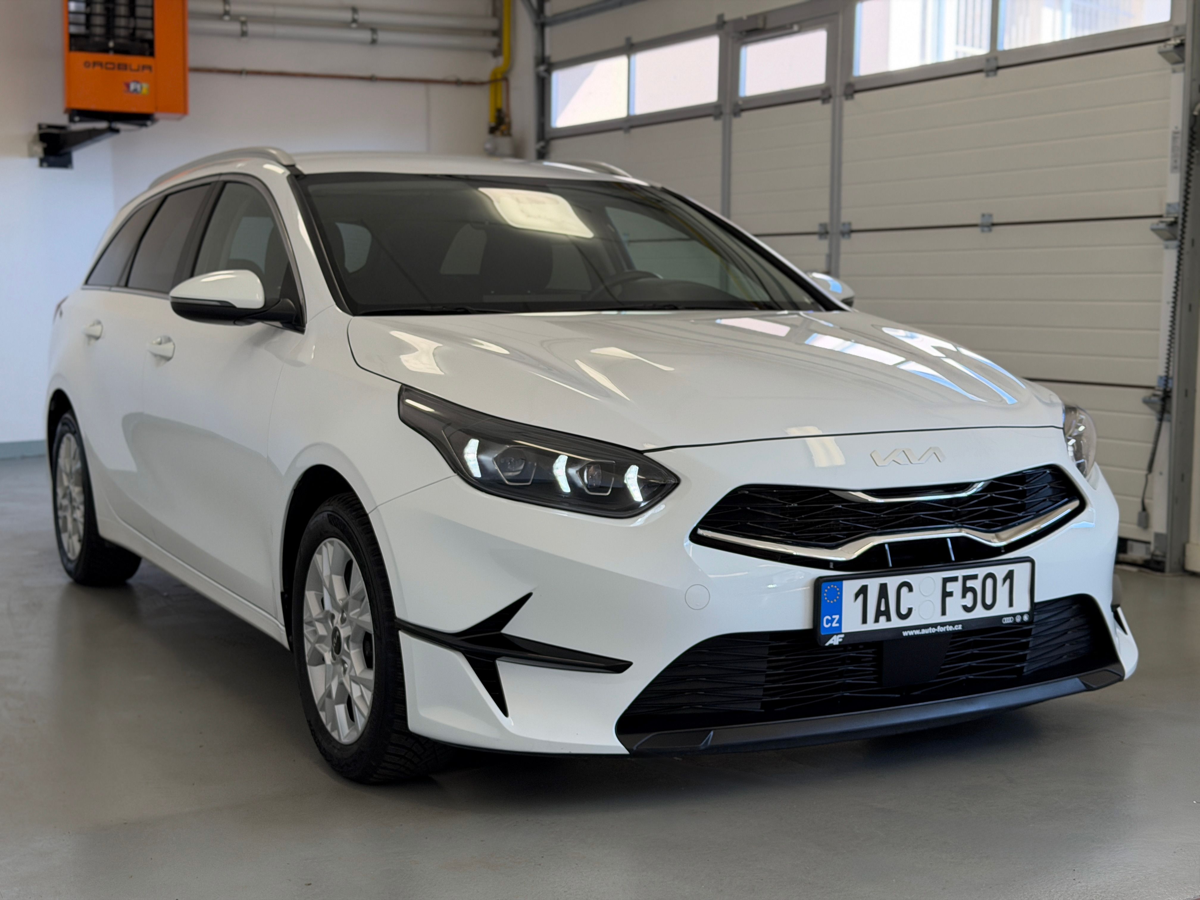 Kia Cee´d, SW 1,5,T-GDi 118kW TOP AT - fotka 4