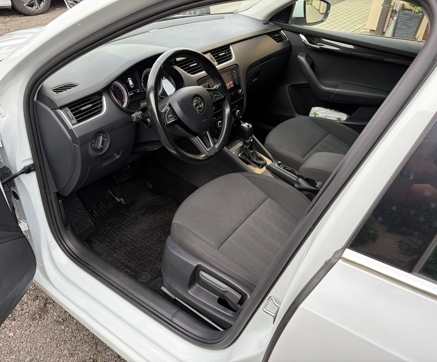 Škoda Octavia, 2.0 TDI 110 kw. DSG. Kombi. - fotka 5