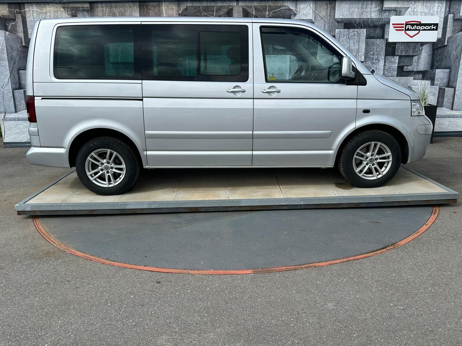 Volkswagen Multivan, 2.5TDi, 128KW, HIGHLINE - fotka 5