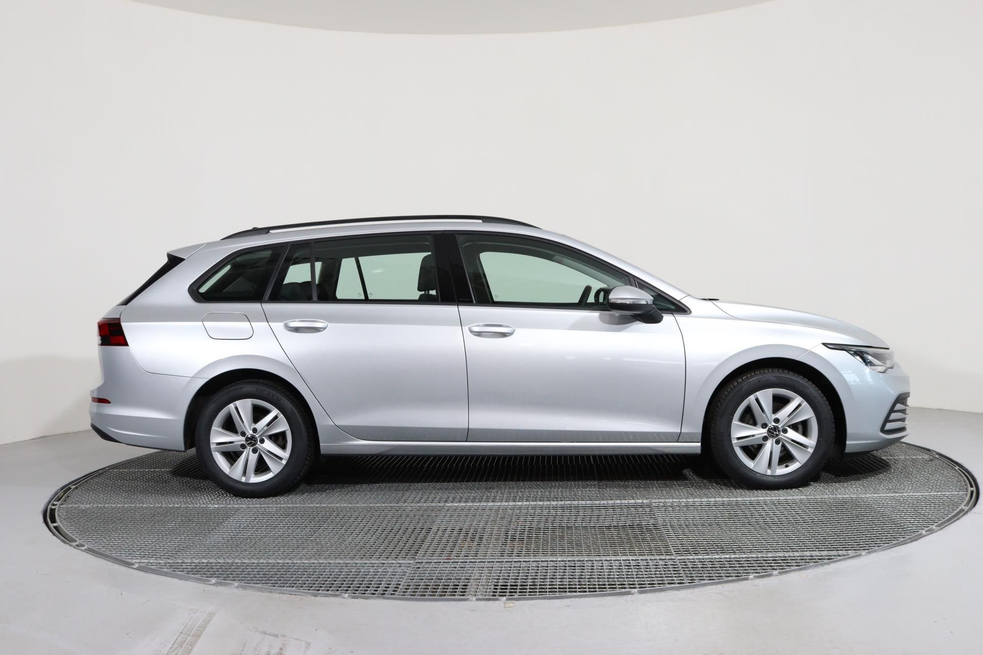 Volkswagen Golf Variant, LIFE 1,5 eTSI DSG 110kW/TAŽNÉ - fotka 3