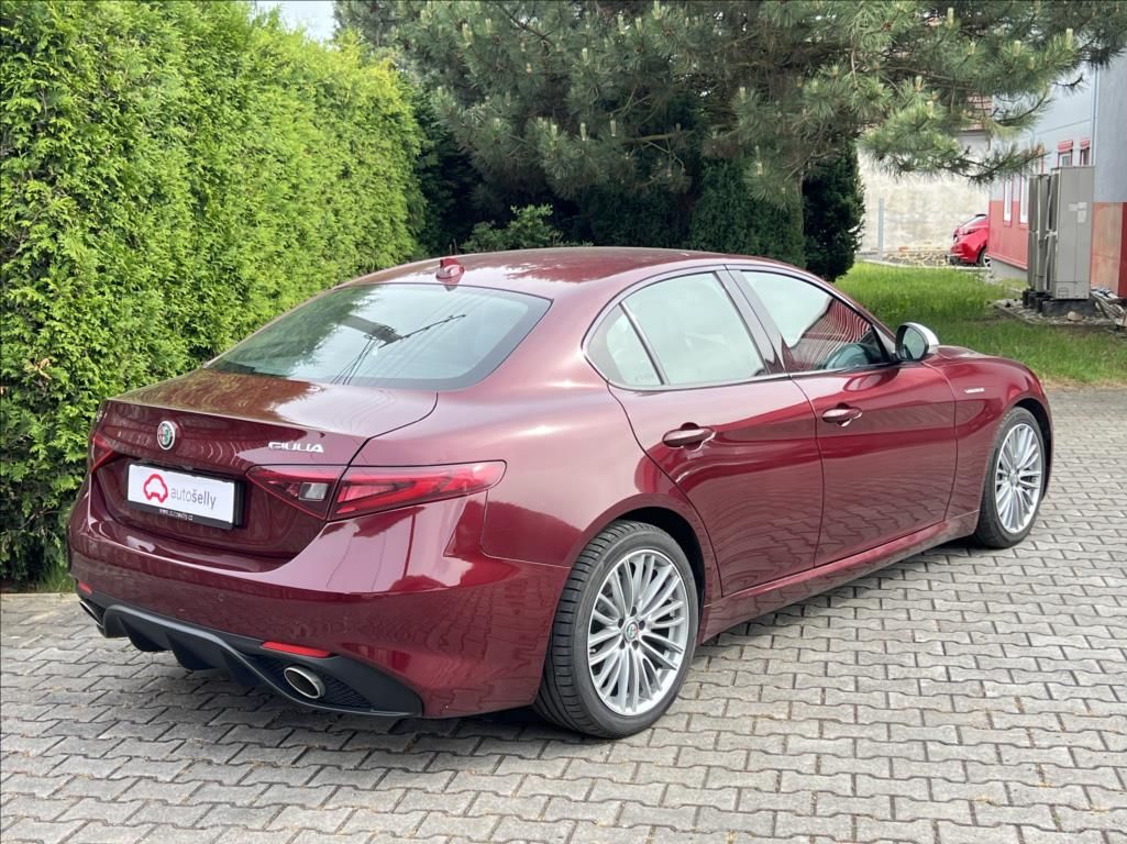 Alfa Romeo Giulia, 2,2 JTDm Q4 VELOCE AT8 H&K TOP - fotka 6