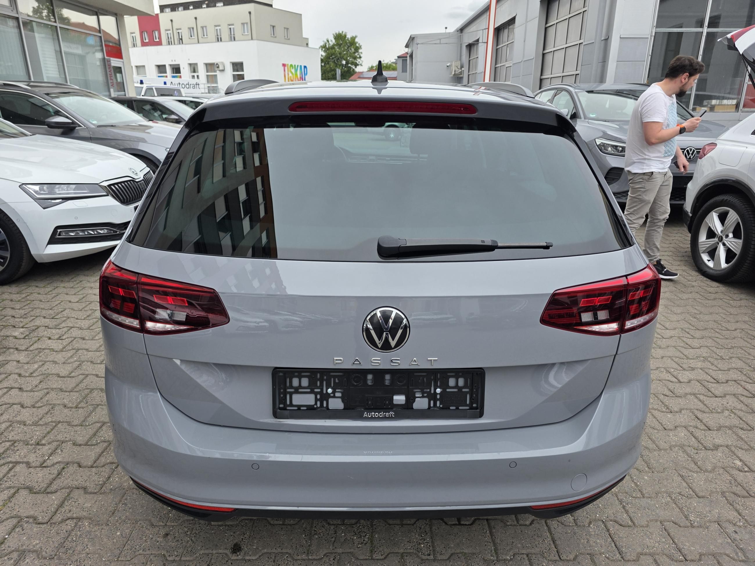 Volkswagen Passat Variant, 2.0 TDI 110kW DSG / 2x sada AL - fotka 4