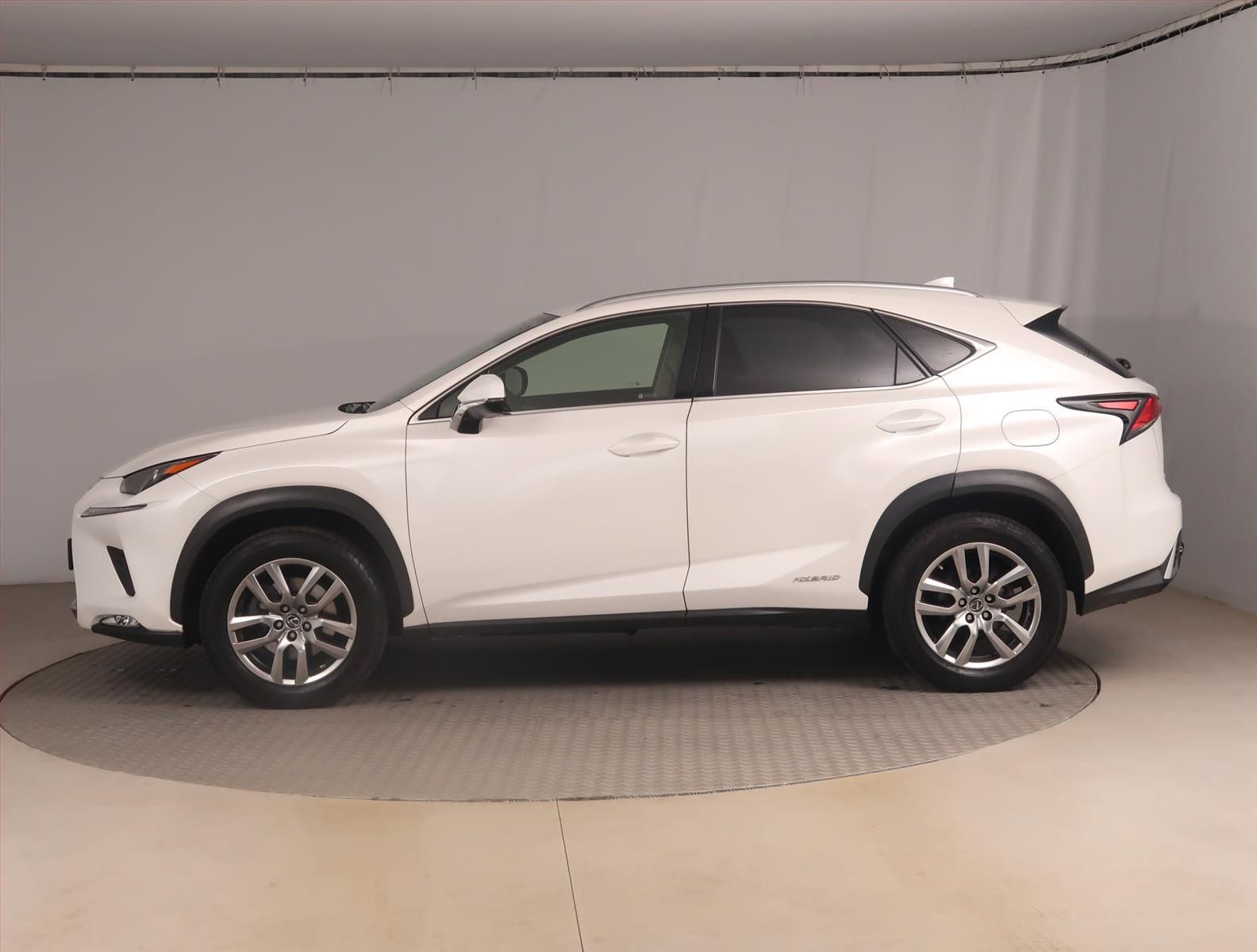 Lexus NX 300h, 300h, 4X4, Automat, ČR,1.maj - fotka 3