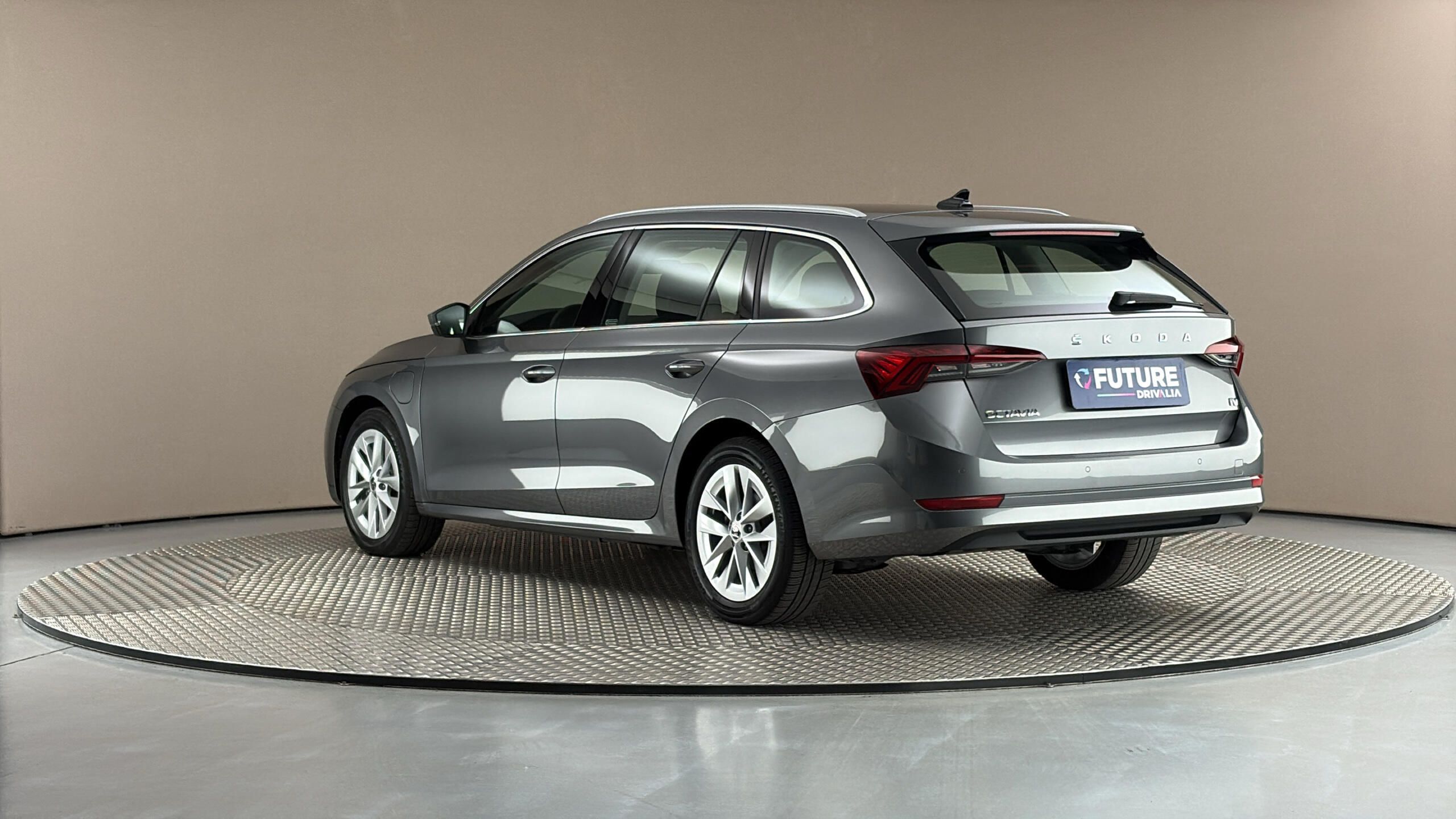 Škoda Octavia, 1.4 TSI iV DSG Style Combi - fotka 2