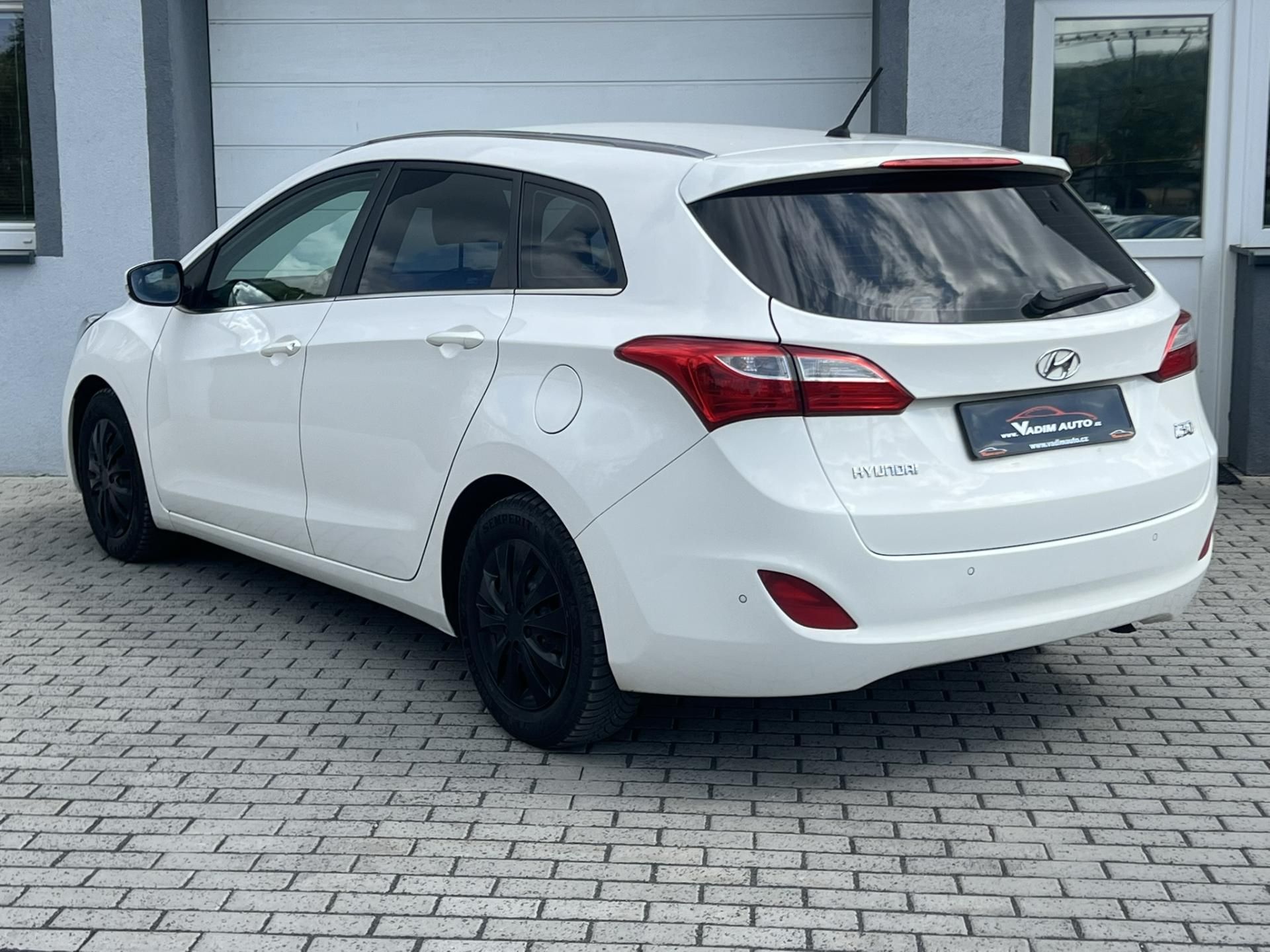 Hyundai i30, 1.6CRDi 81kW STYLE ČR NOVÉ - fotka 3