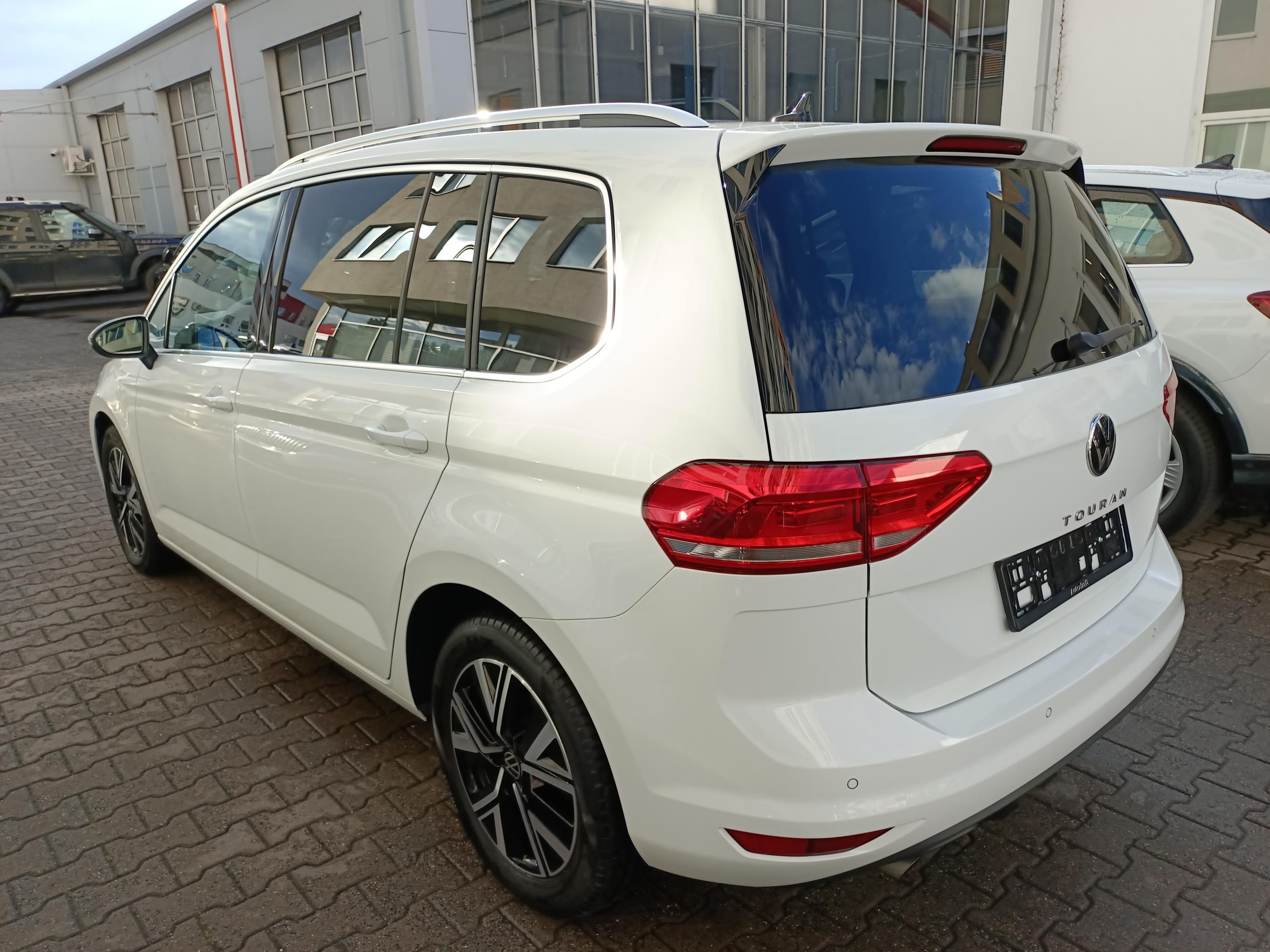Volkswagen Touran, Highline 2.0 TDI 110kW DSG - fotka 4