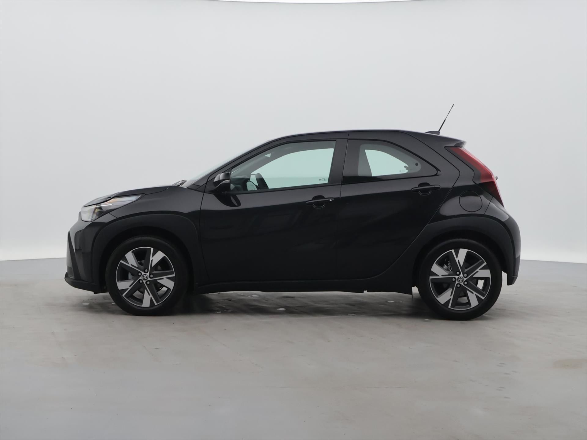 Toyota Aygo, 1,5 X HEV 85kW Comfort CZ - fotka 4
