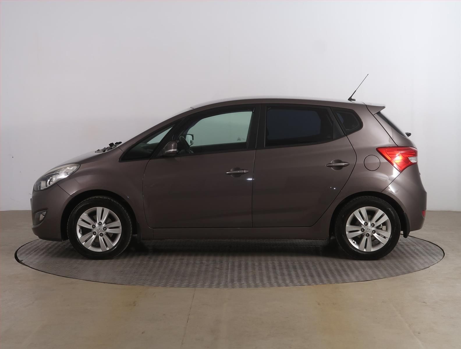 Hyundai ix20, 1.6 CVVT, Serv.kniha - fotka 3