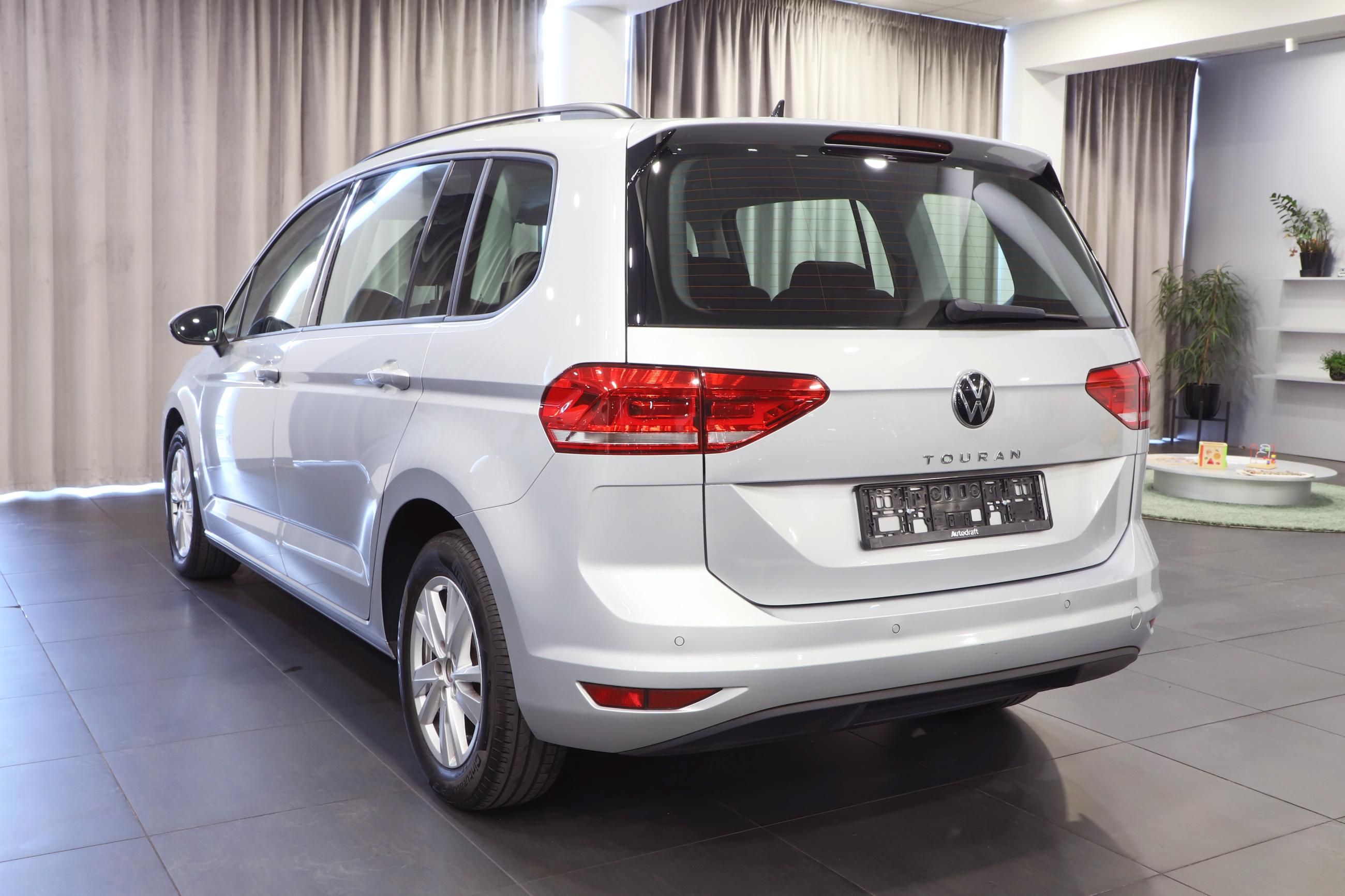 Volkswagen Touran, 2.0 TDI 90kW / ALU 16'' - fotka 4