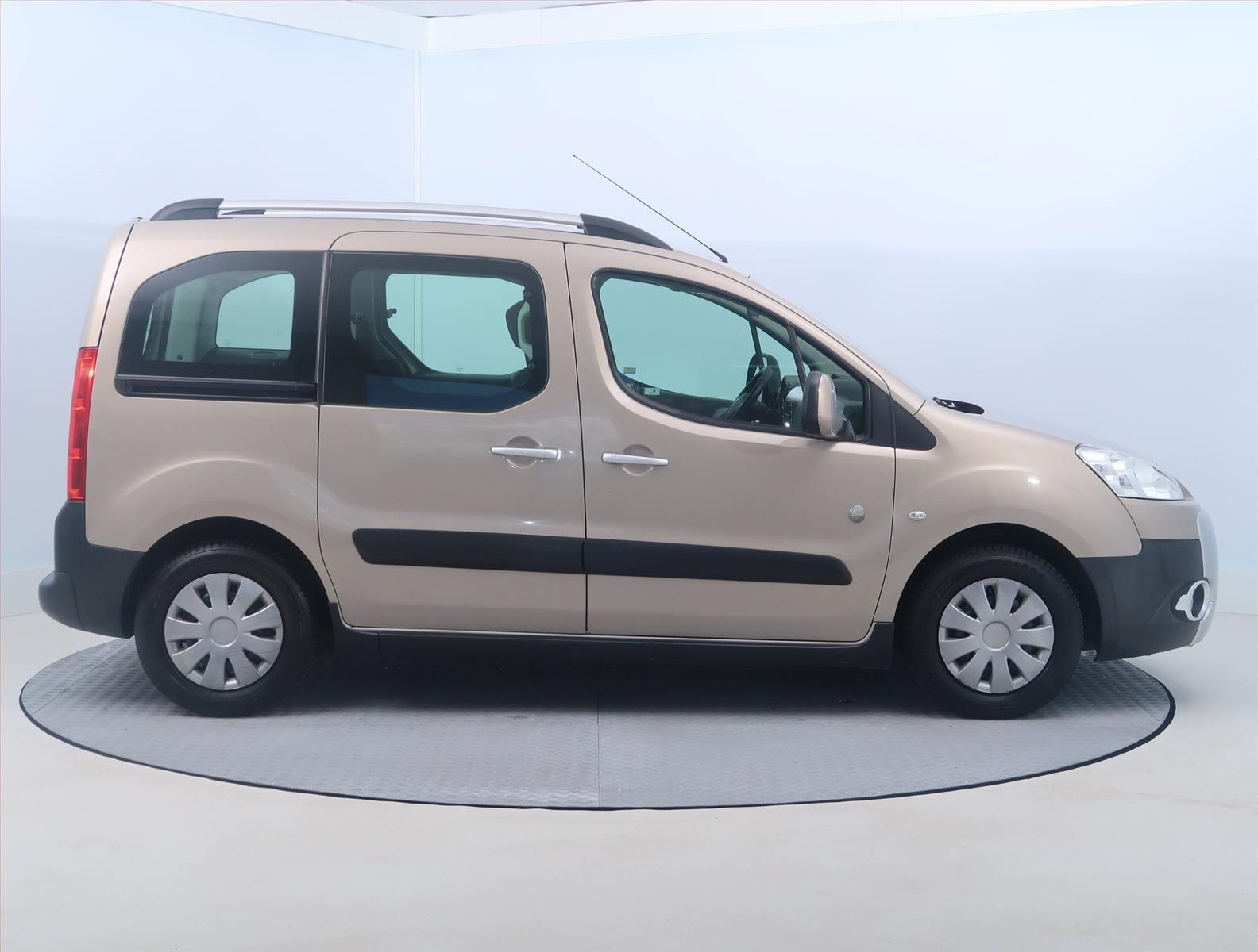 Peugeot Partner, 1.6 16V, 5Míst, Klima, ČR - fotka 6