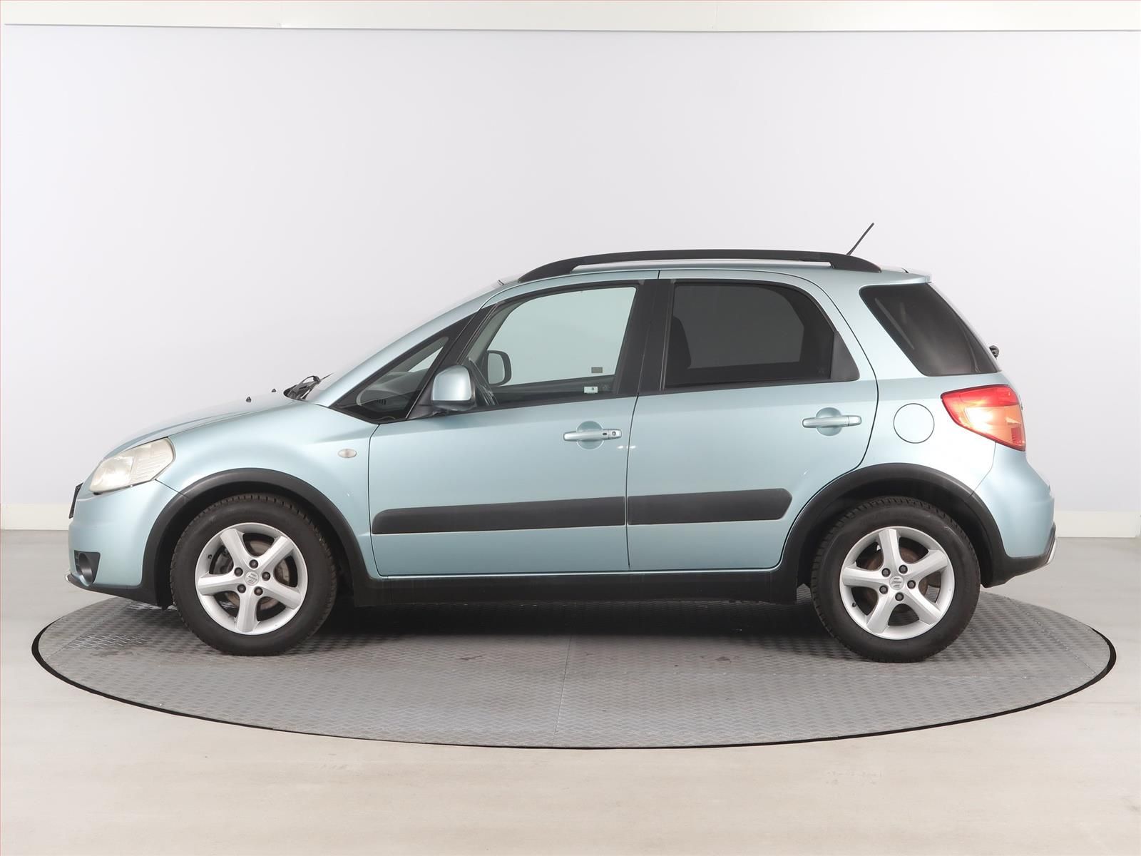 Suzuki SX4, 1.6 VVT, ČR,1.maj - fotka 3