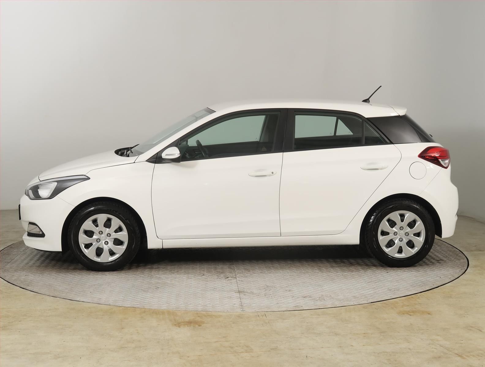 Hyundai i20, 1.2, ČR,1.maj, Serv.kniha - fotka 3