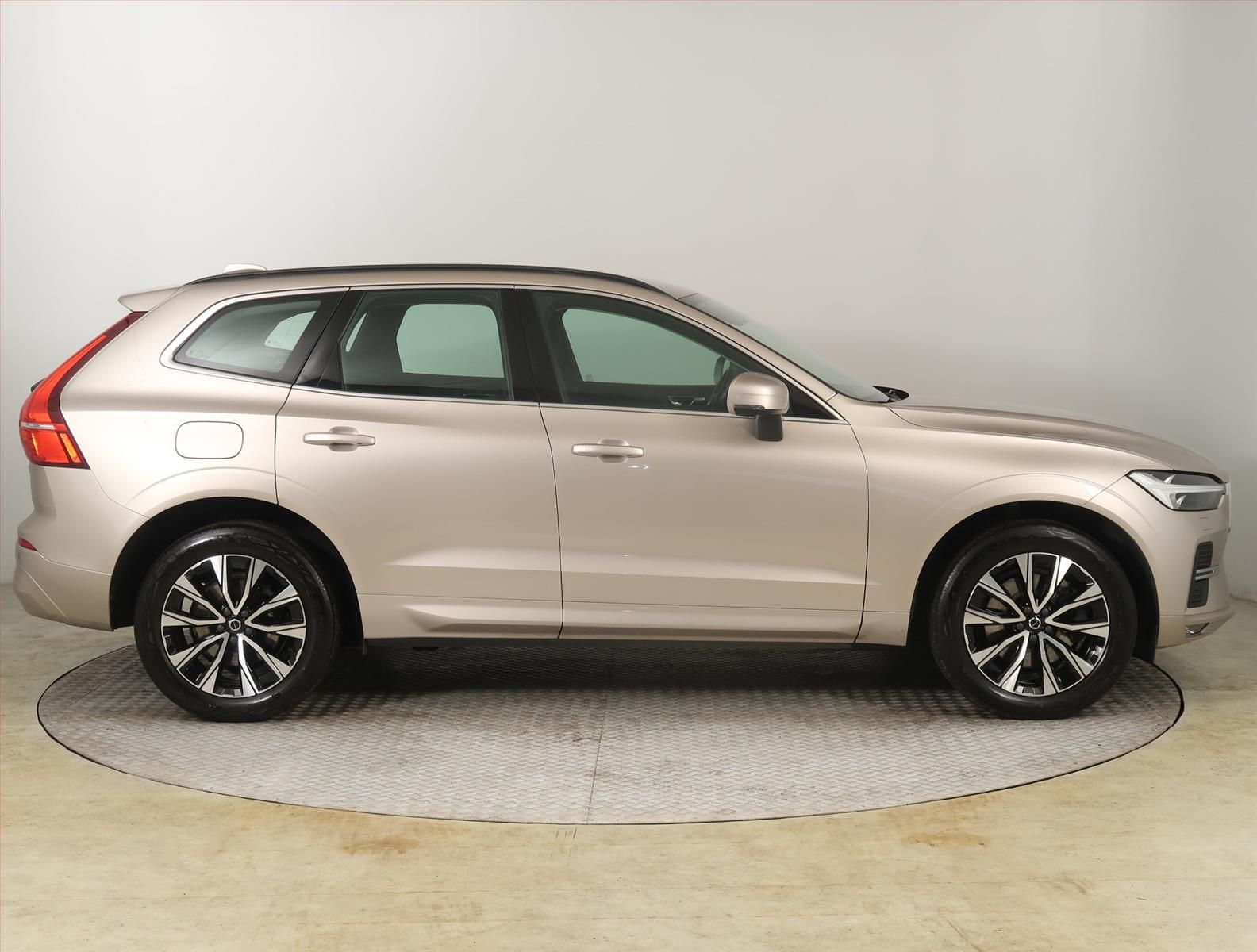 Volvo XC60, B4 AWD, 4X4, Automat, ČR - fotka 6