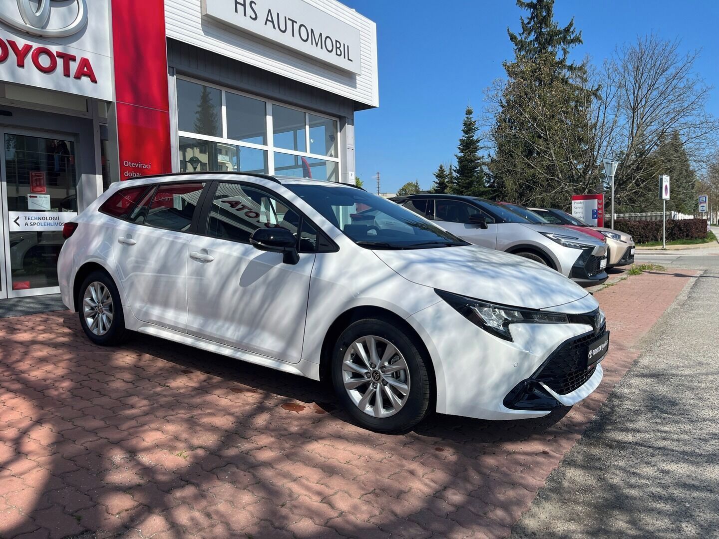 Toyota Corolla, 1.8L hybrid CVT (2x4) Comfort - fotka 4