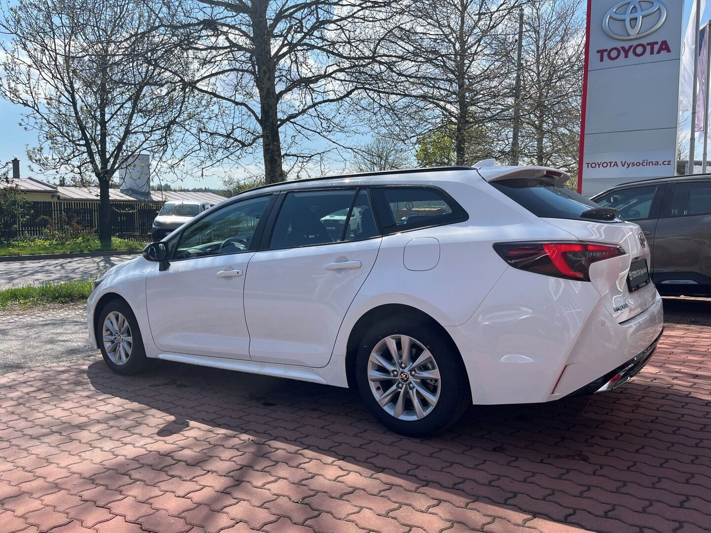 Toyota Corolla, 1.8L hybrid CVT (2x4) Comfort - fotka 5