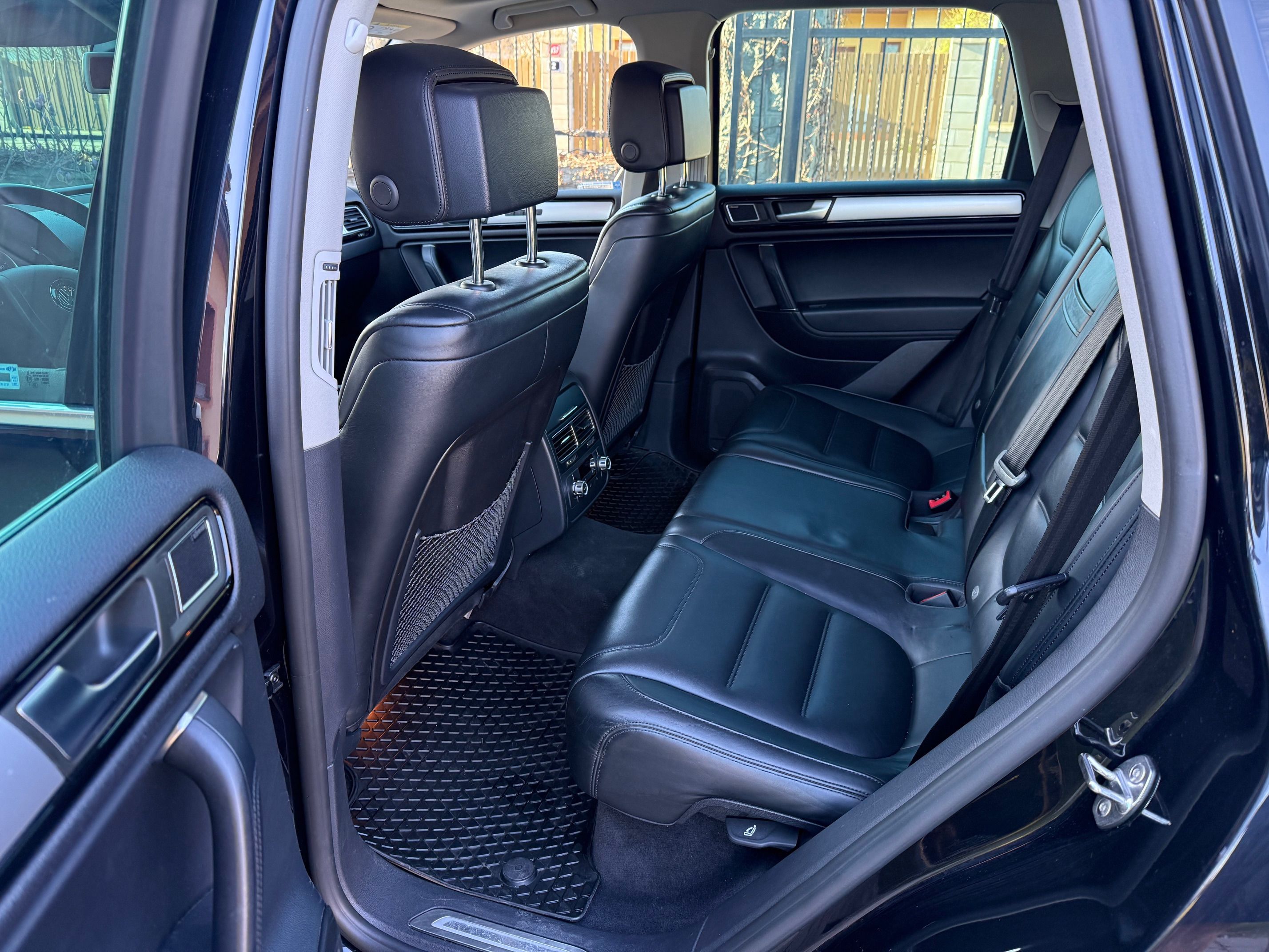 Volkswagen Touareg, R Line, Vzduch, Servisováno - fotka 5