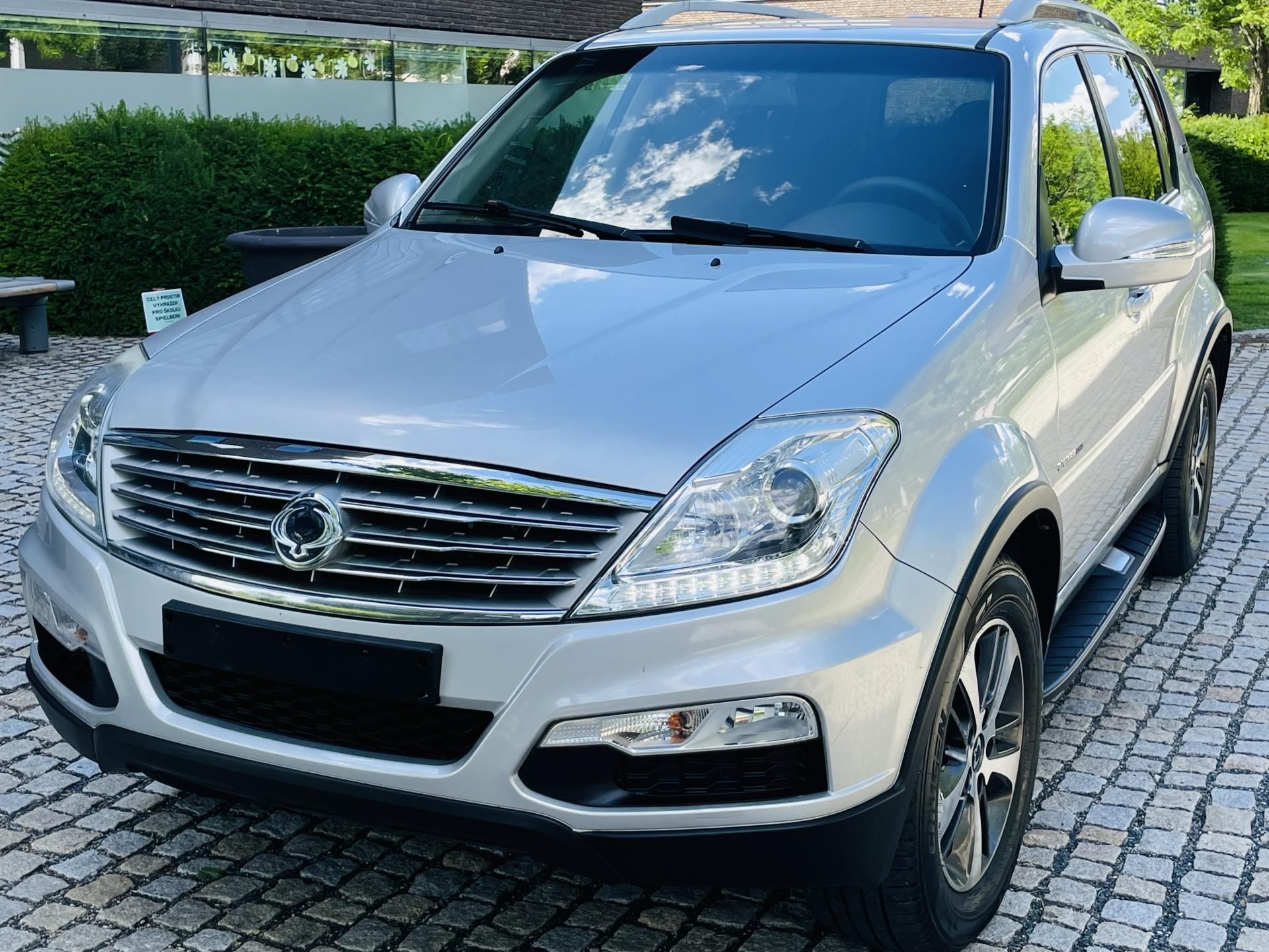 SsangYong Rexton, 2.2TD 4x4 AUT KAM 7MÍST TAŽNÉ - fotka 3