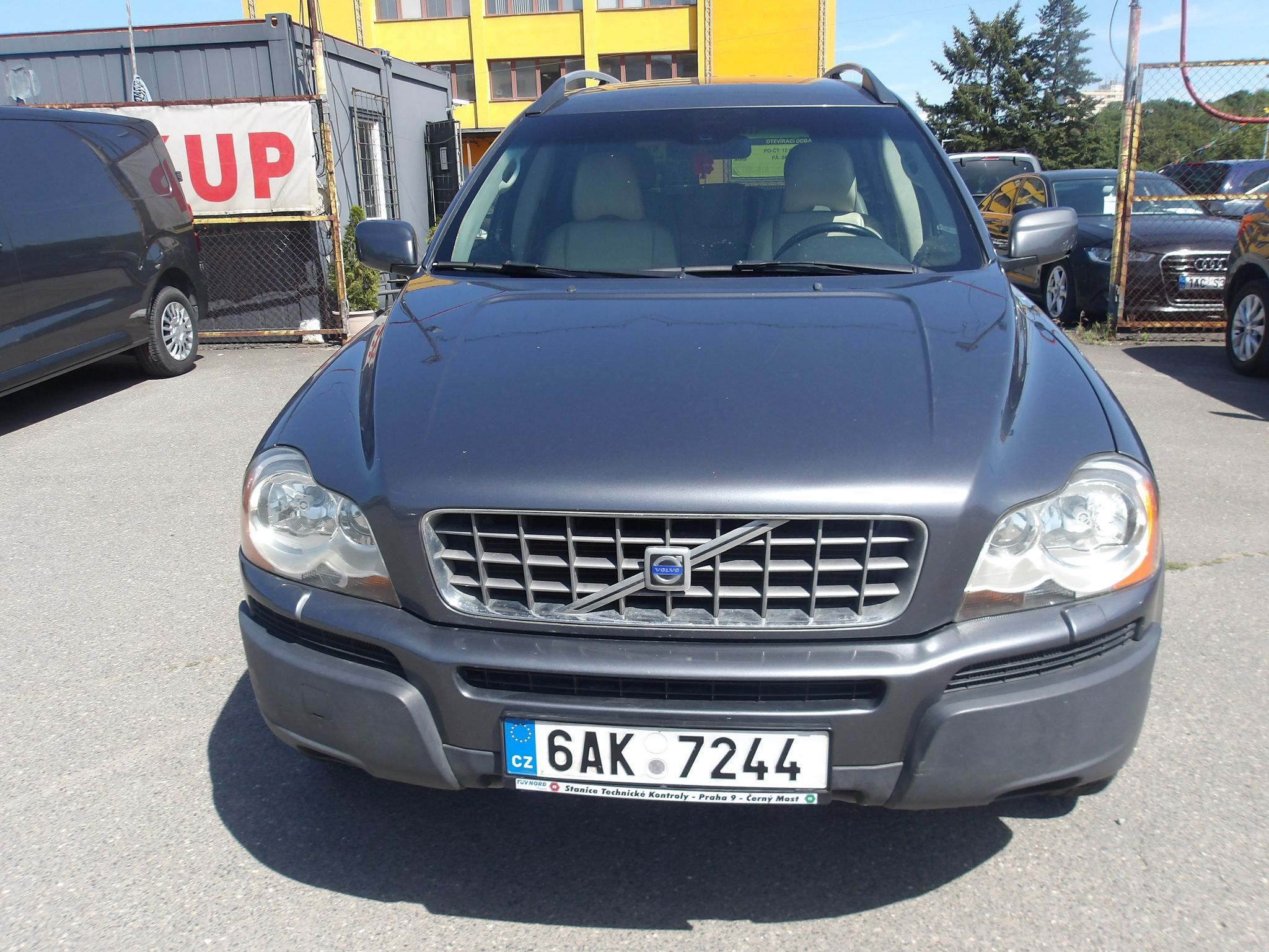Volvo XC90, 2,4D 120kW ! AUT ! - fotka 4