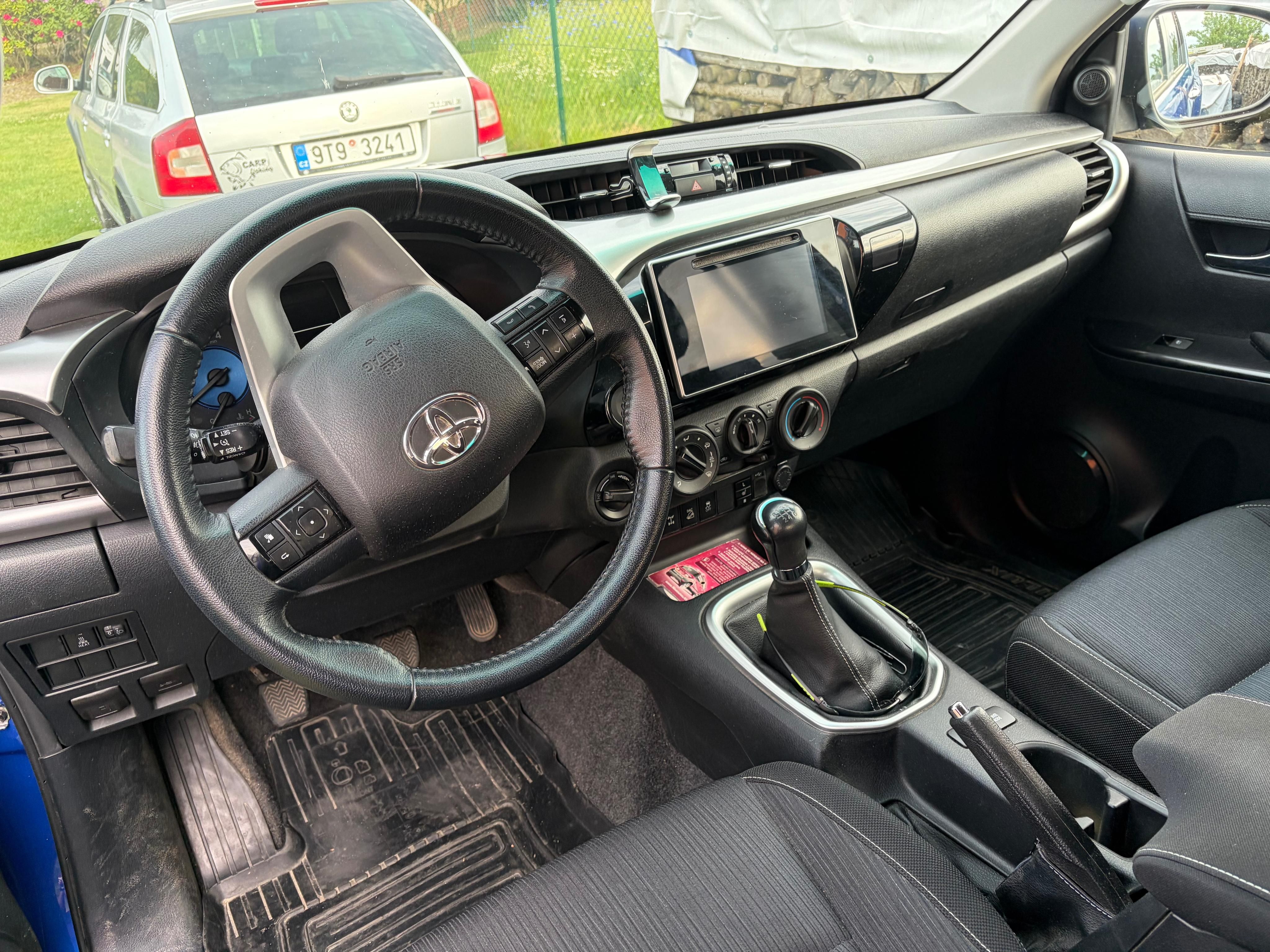 Toyota Hilux, 2.4 D-4D 4x4 - 60 000km - fotka 5