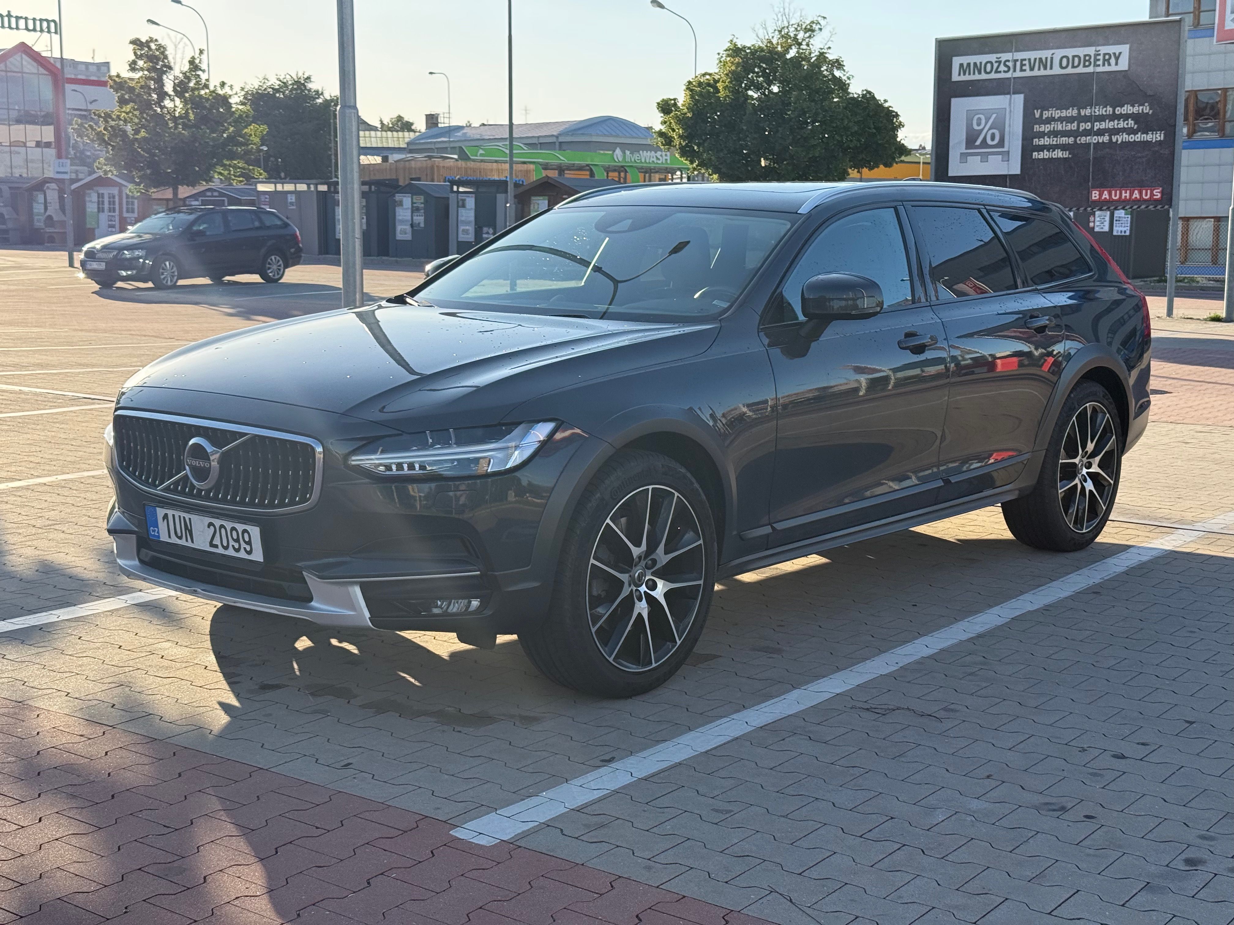 Volvo V90, CC PRO T5, B&W audio, tažné - fotka 2
