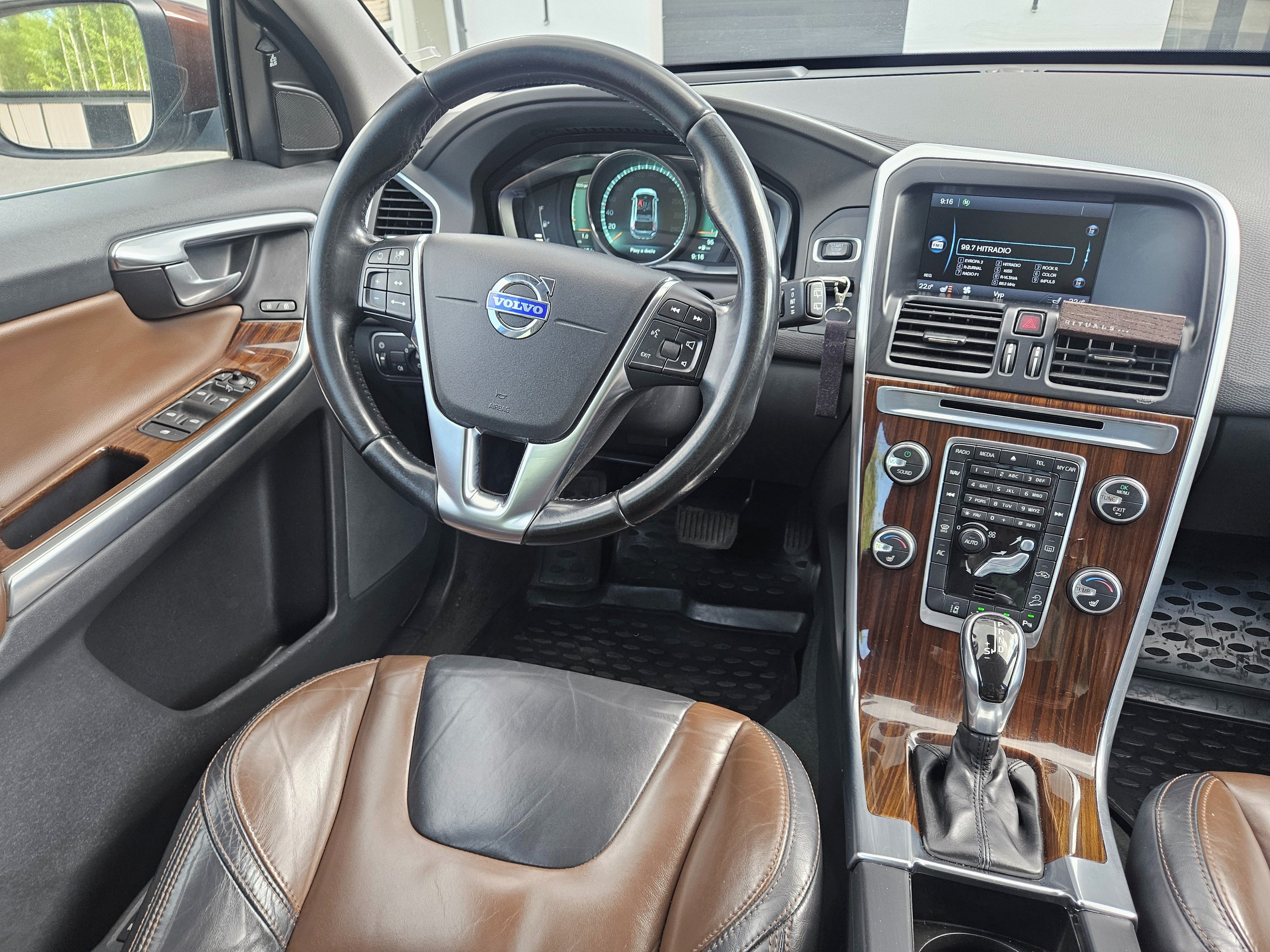 Volvo XC60, XC60 D4 169KW! AWD, KŮŽE, ACC - fotka 4