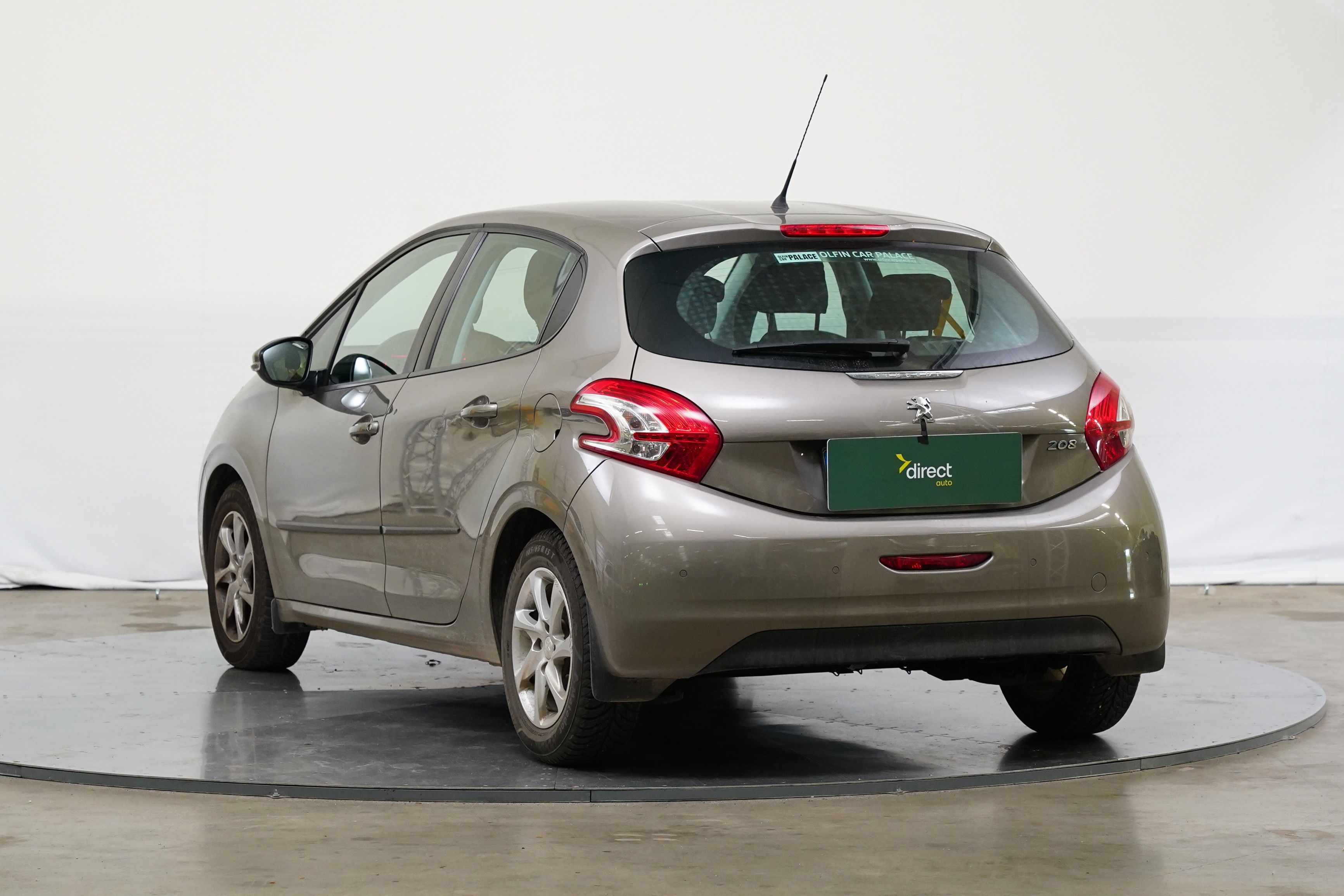 Peugeot 208, 1.2i 60 kW - fotka 4