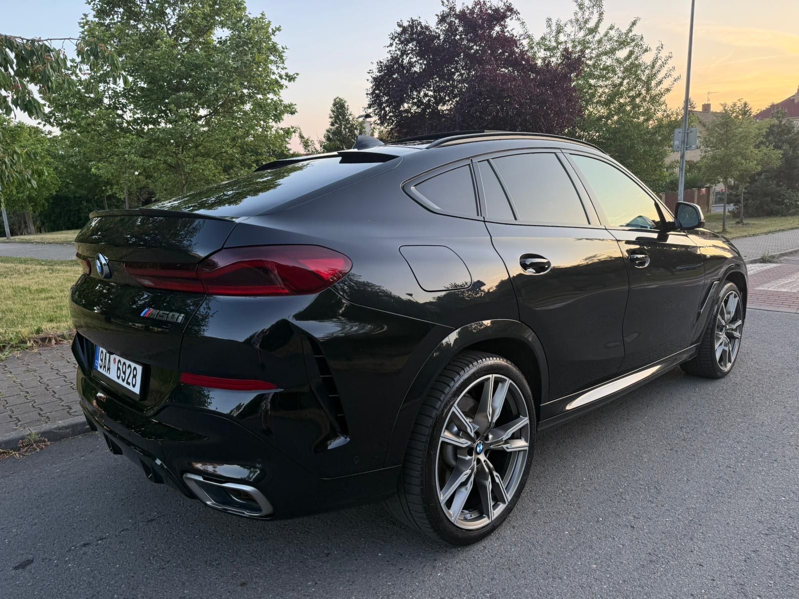 BMW X6, Prodám BMW X6 M50i boh. výbava - fotka 5