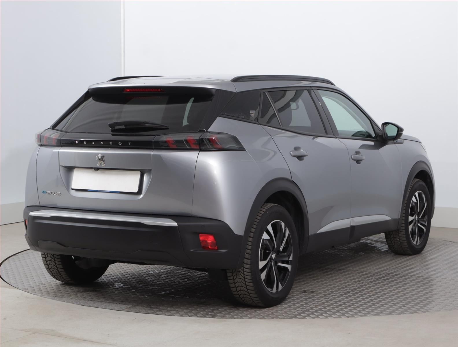 Peugeot 2008, 50 kWh, SoH 92%, Automat - fotka 5