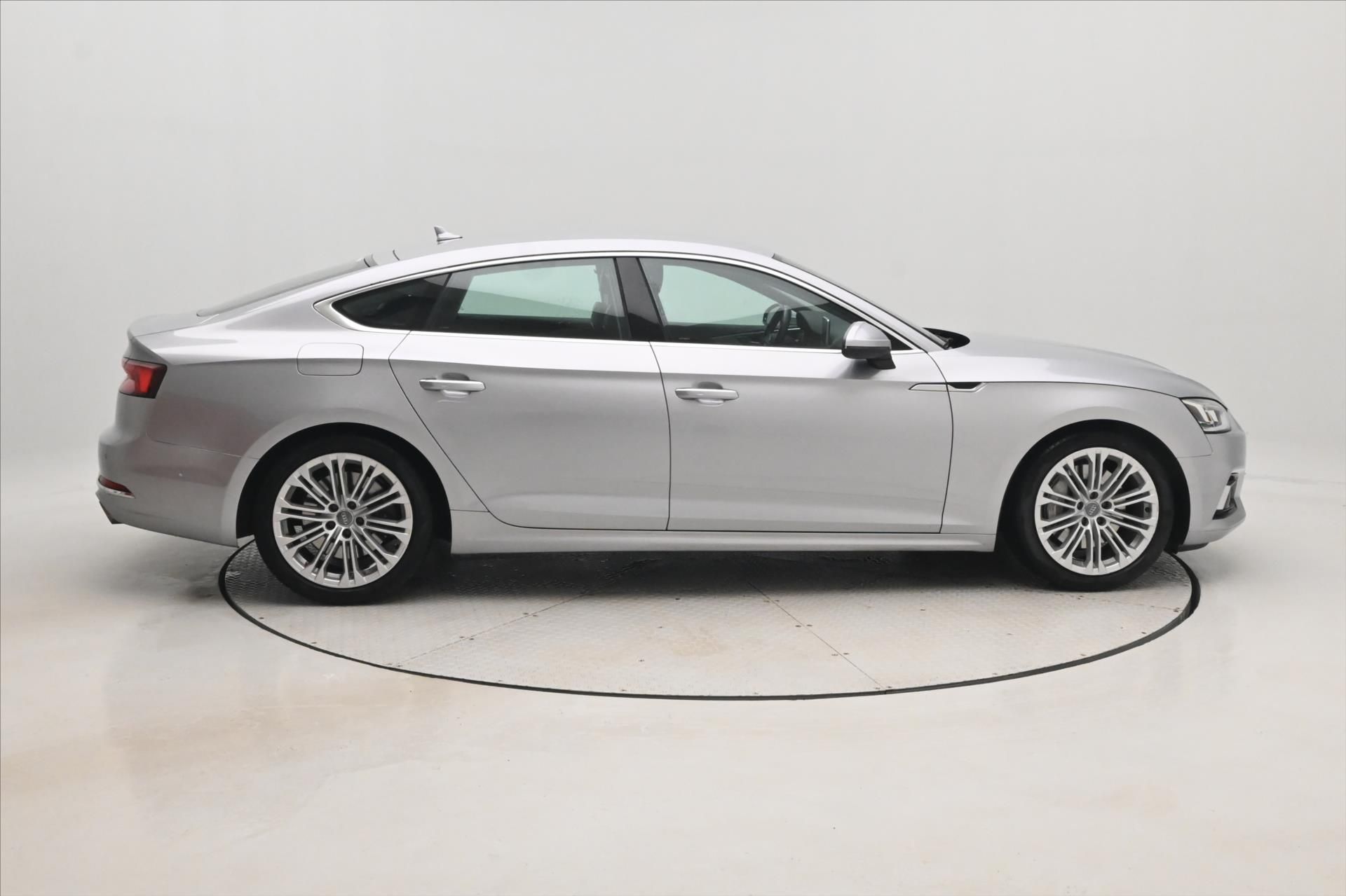 Audi A5, 2,0 45TFSI 180kW 4x4 Sportback - fotka 4