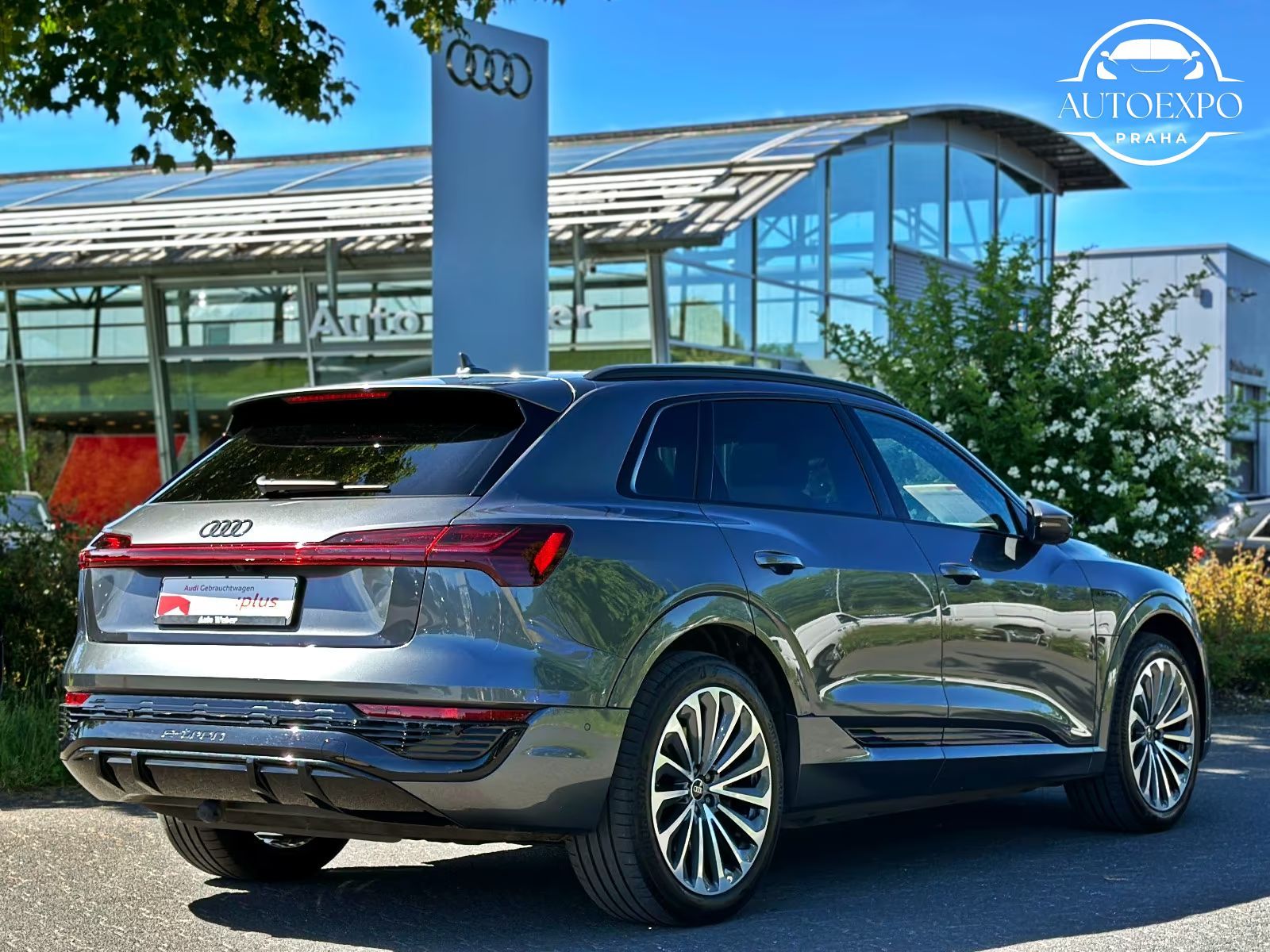 Audi Q8 e-tron, 55 qu S LINE - fotka 3