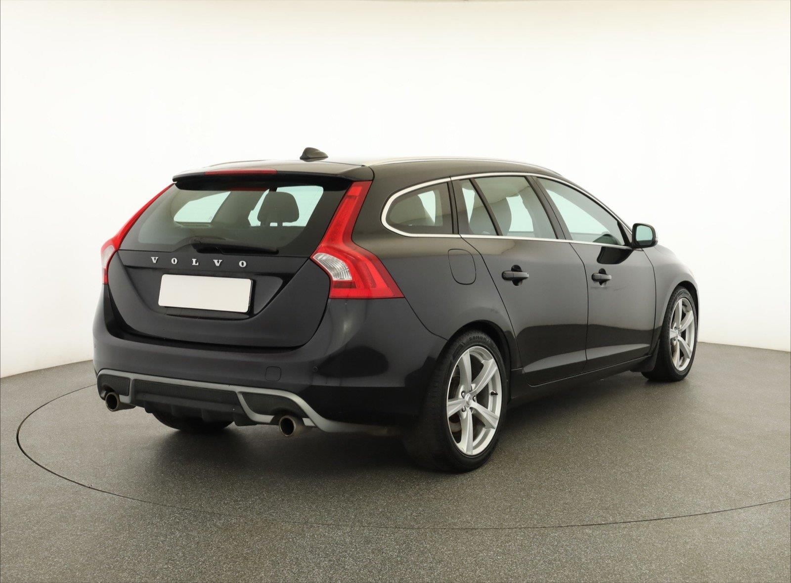 Volvo V60, D2, Serv.kniha, Kožené sedačky - fotka 5