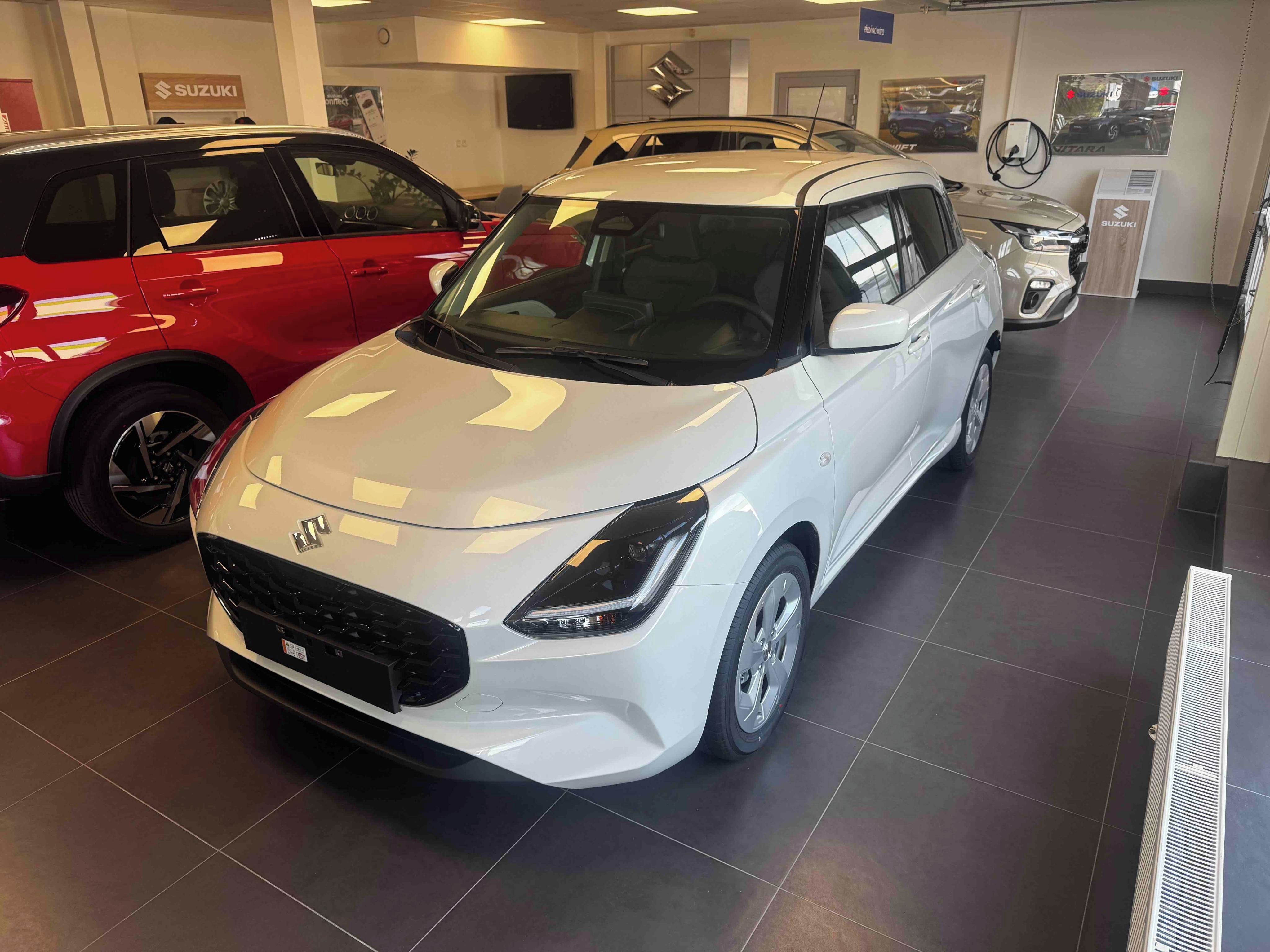 Suzuki Swift, 1,2 PREMIUM HYBRID - fotka 2