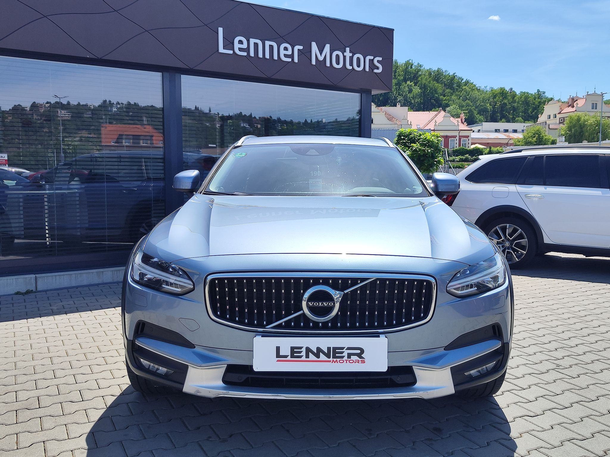 Volvo V90, D4 2.0/140kW Momentum AT - fotka 2
