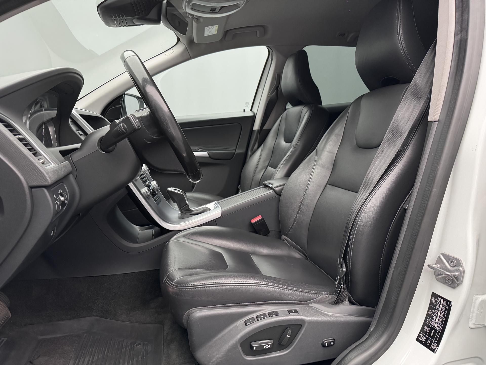 Volvo XC60, D4 AWD SUMMUM AUT - fotka 4