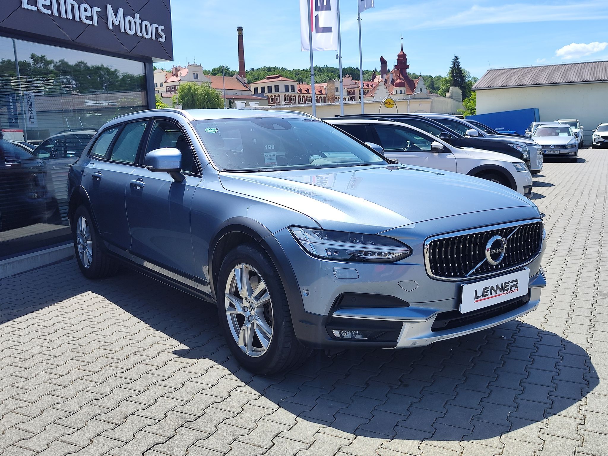 Volvo V90, D4 2.0/140kW Momentum AT - fotka 3