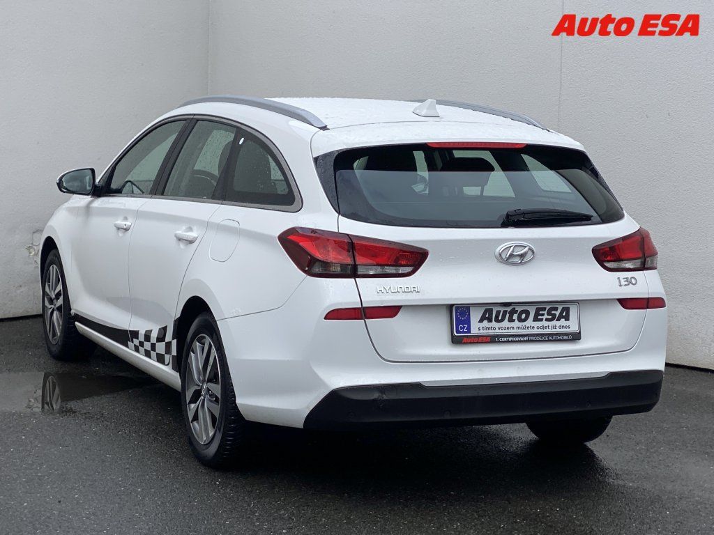 Hyundai i30, 1.6 CRDI,autoAC,temp - fotka 6