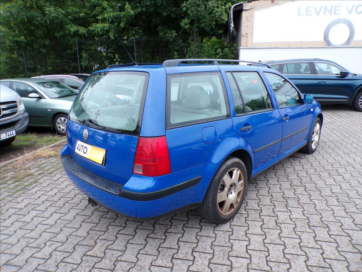 Volkswagen Golf, 2,0 i  TAŽNÉ ZAŘÍZENÍ - fotka 5