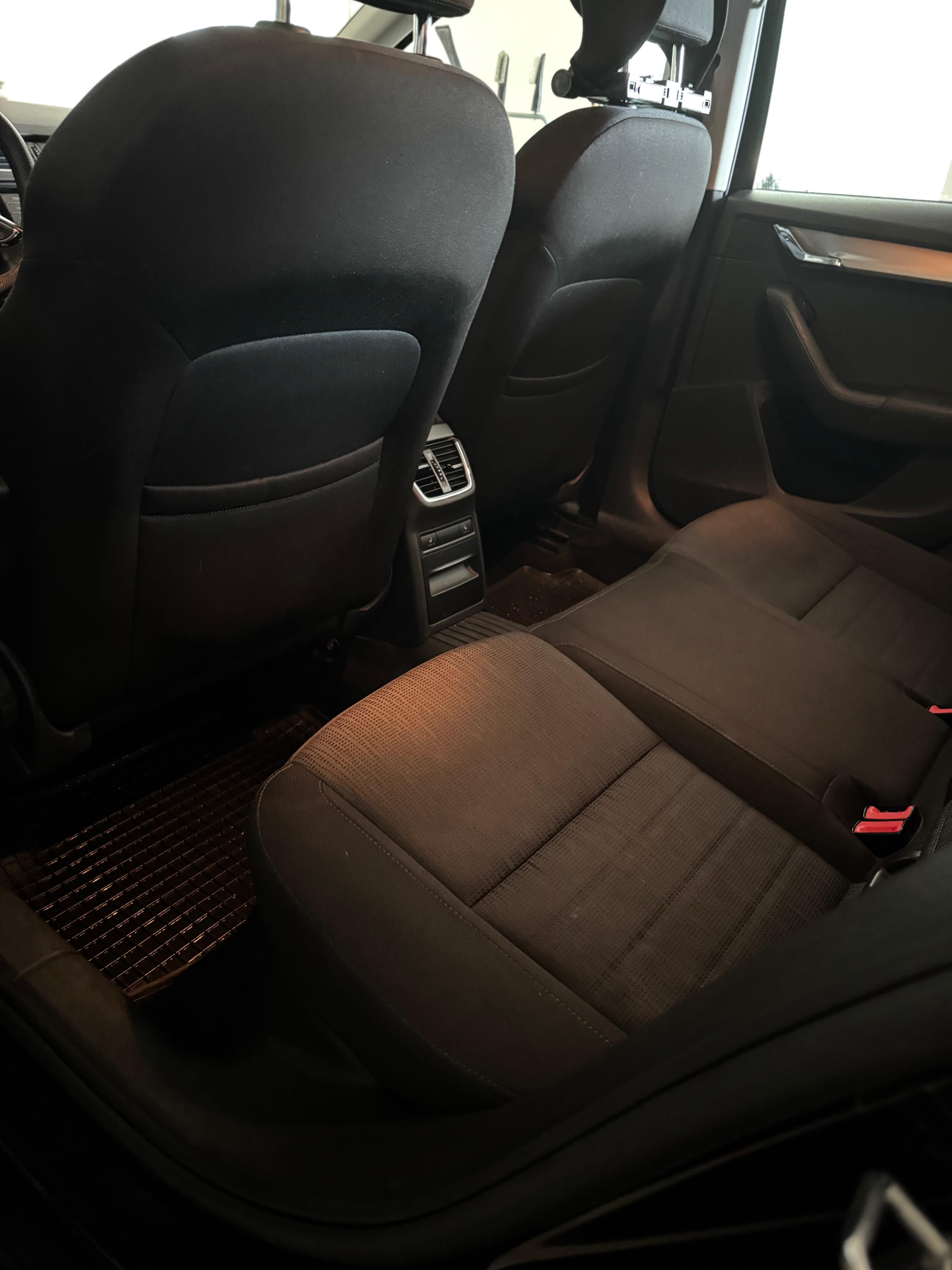 Škoda Octavia, 1.6 TDI - Servisováno - fotka 4
