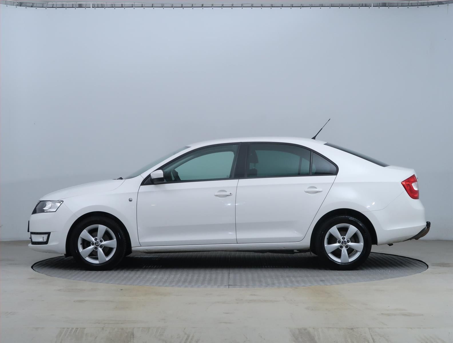Škoda Rapid, 1.2 TSI, Ambition, ČR,1.maj - fotka 3