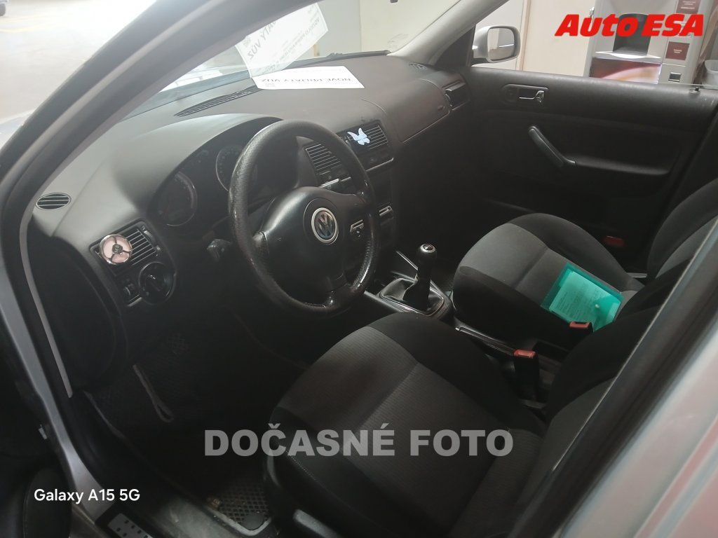 Volkswagen Golf, 2.0 i - fotka 3