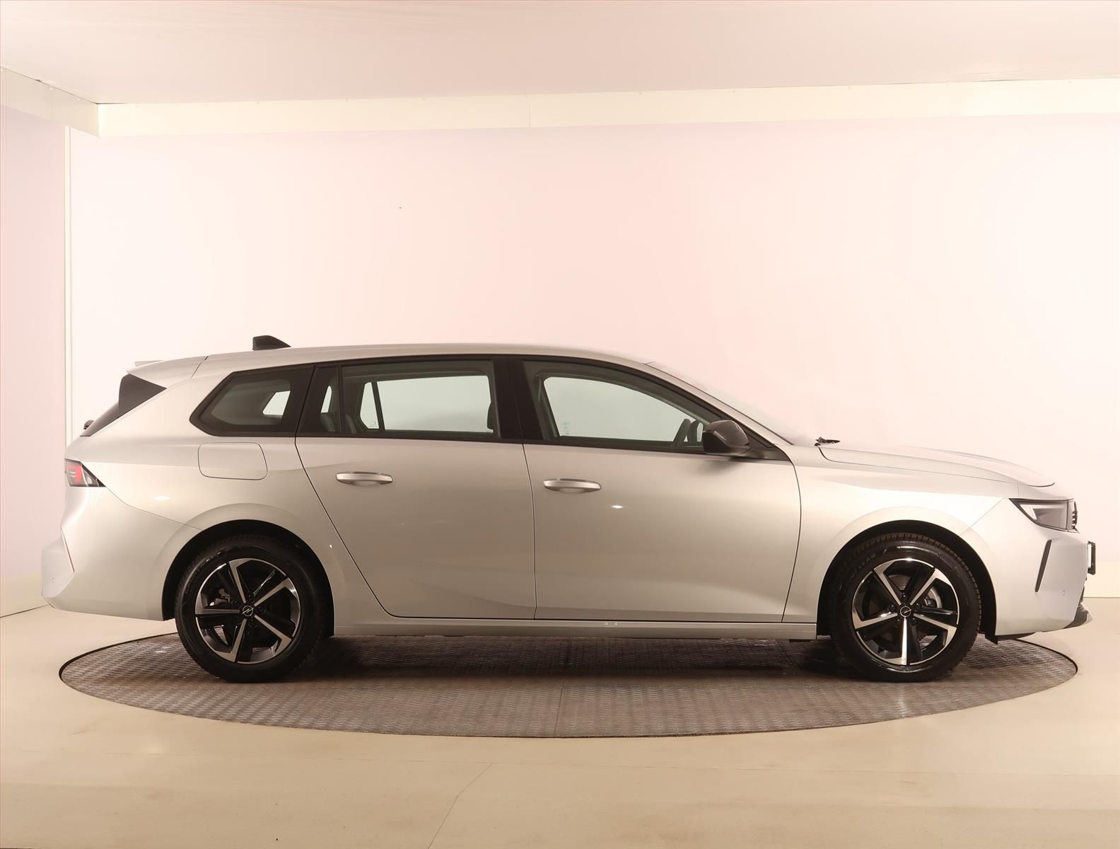 Opel Astra, 1.2 Turbo, Edition - fotka 6