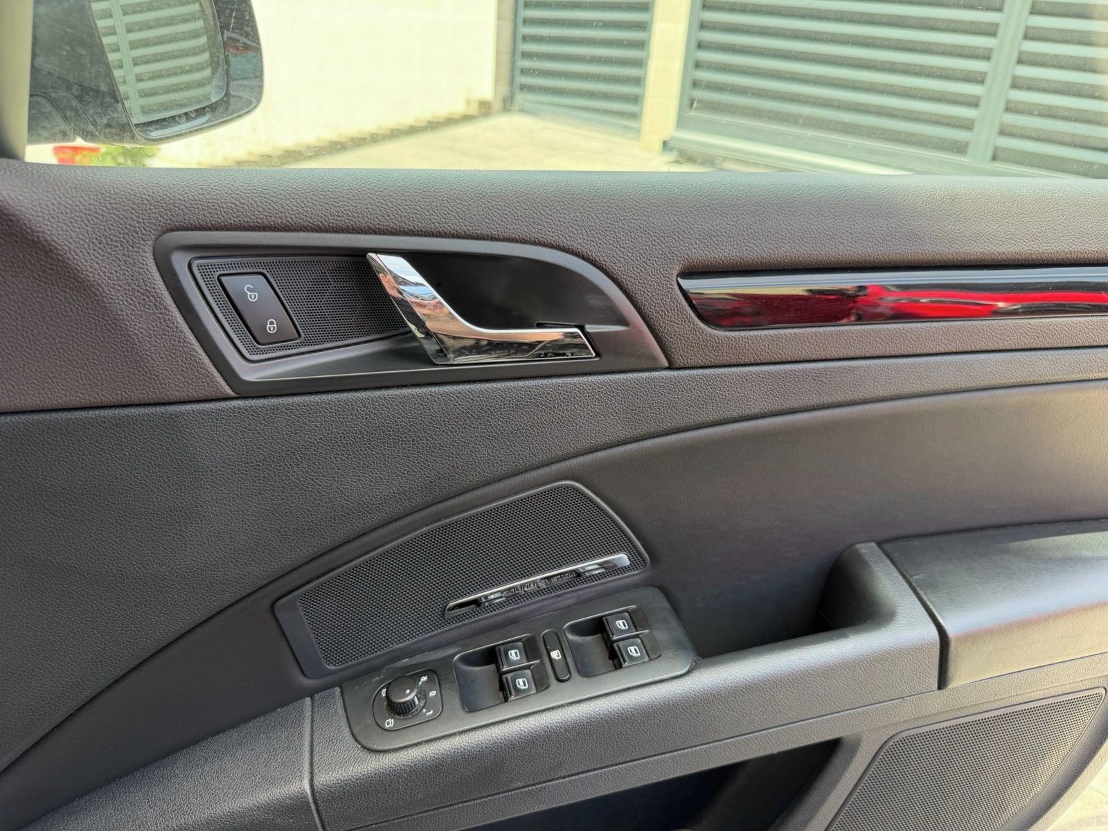 Škoda Superb, 2.0TDI 4x4 DSG Laurin&Klement - fotka 5
