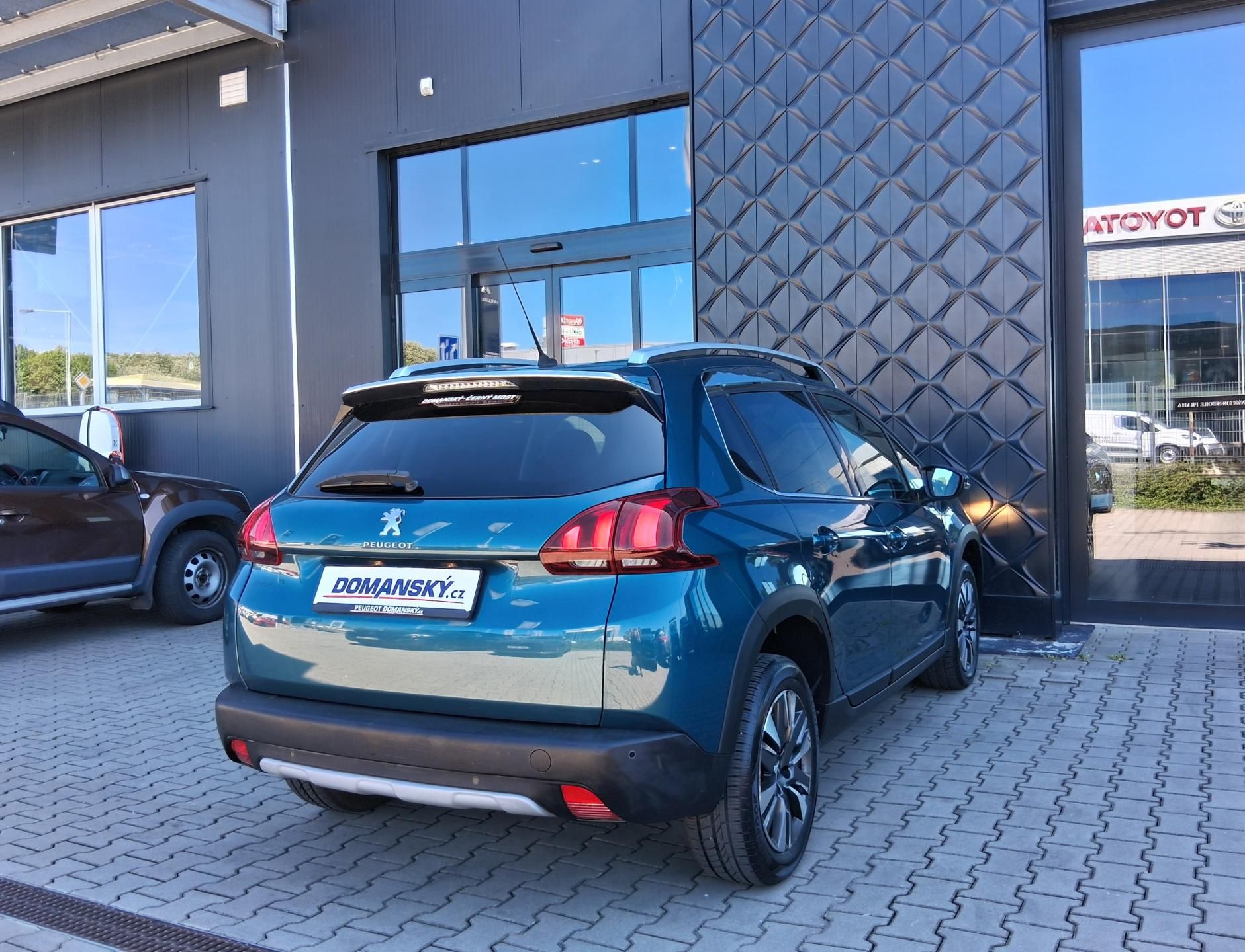 Peugeot 2008, ALLURE 1.2 PureTech 81 kW - fotka 3