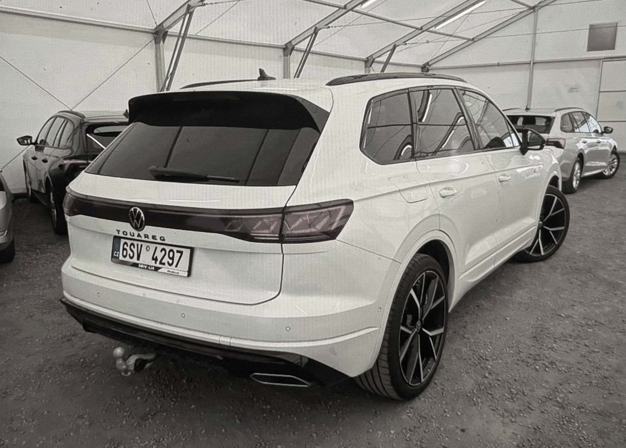 Volkswagen Touareg, 3.0 Tsi,R-Line,tažné,nez top - fotka 2