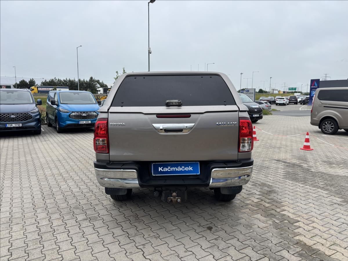 Toyota Hilux, 2,4 D-4D 4x4 Executive Aut - fotka 4