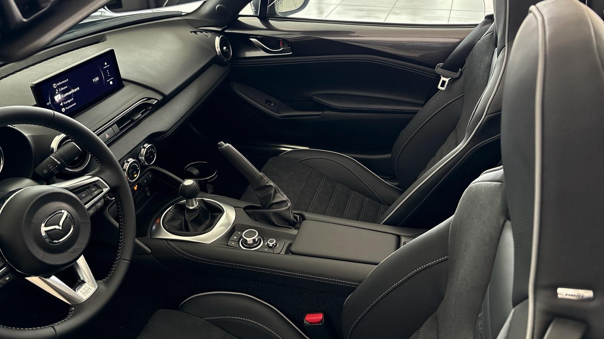 Mazda MX-5, 1.5 l G132 Homura Soft Top - fotka 3